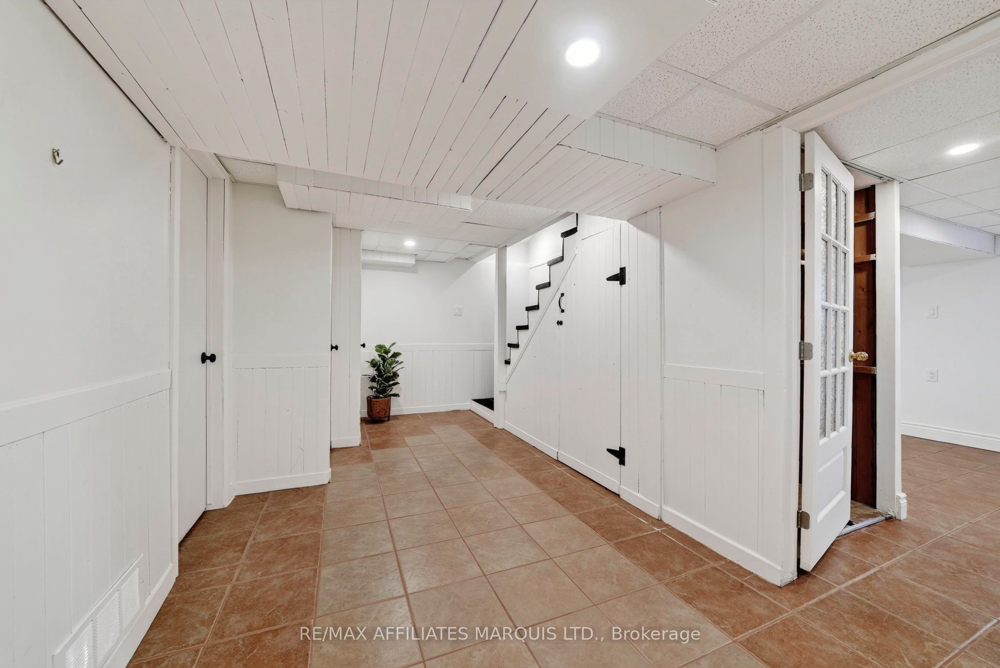 916 Leonard Avenue Property Photo 31