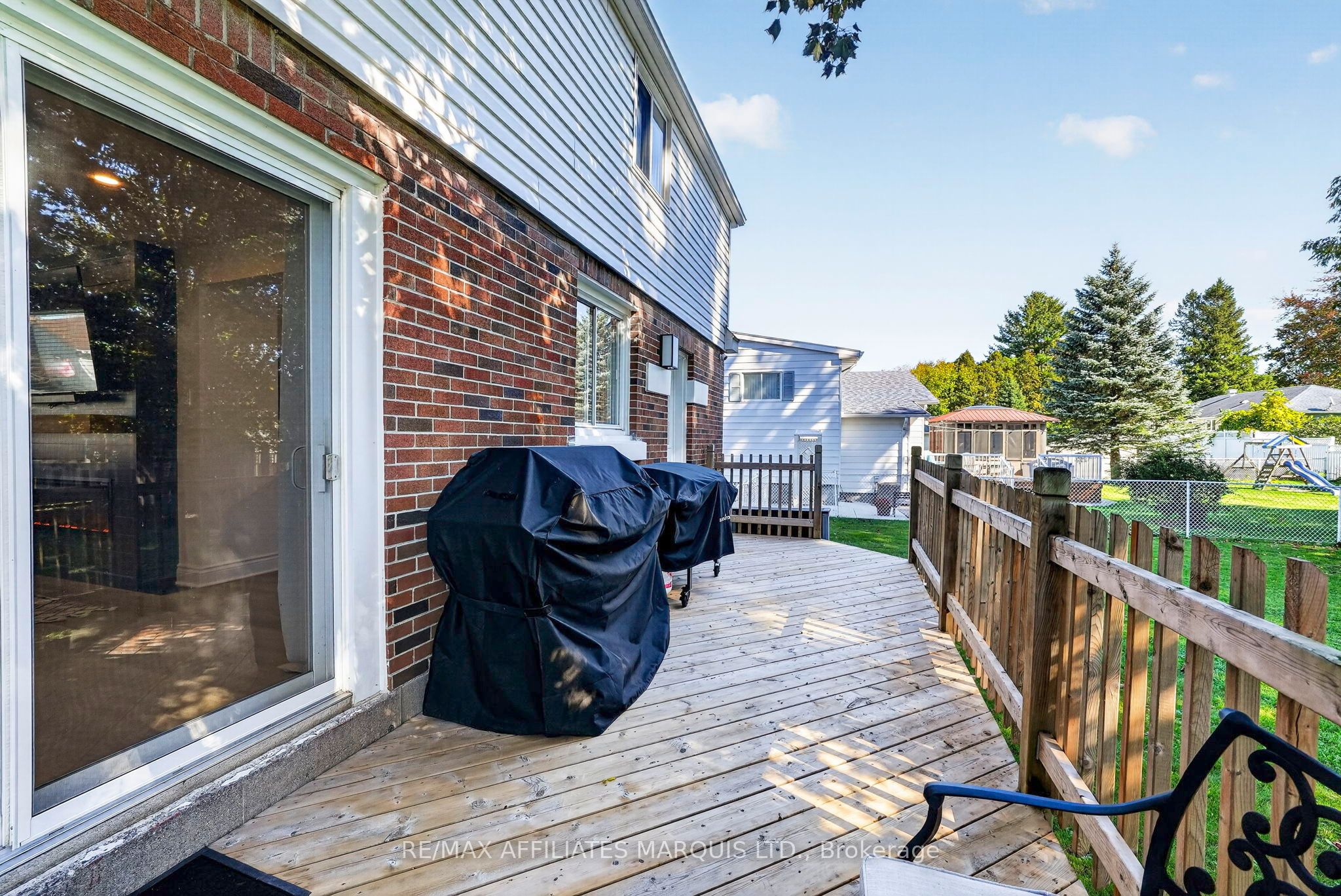 916 Leonard Avenue Property Photo 38