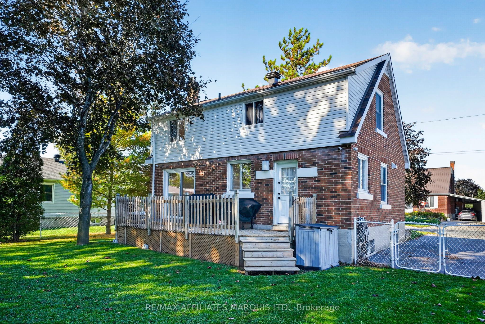 916 Leonard Avenue Property Photo 39