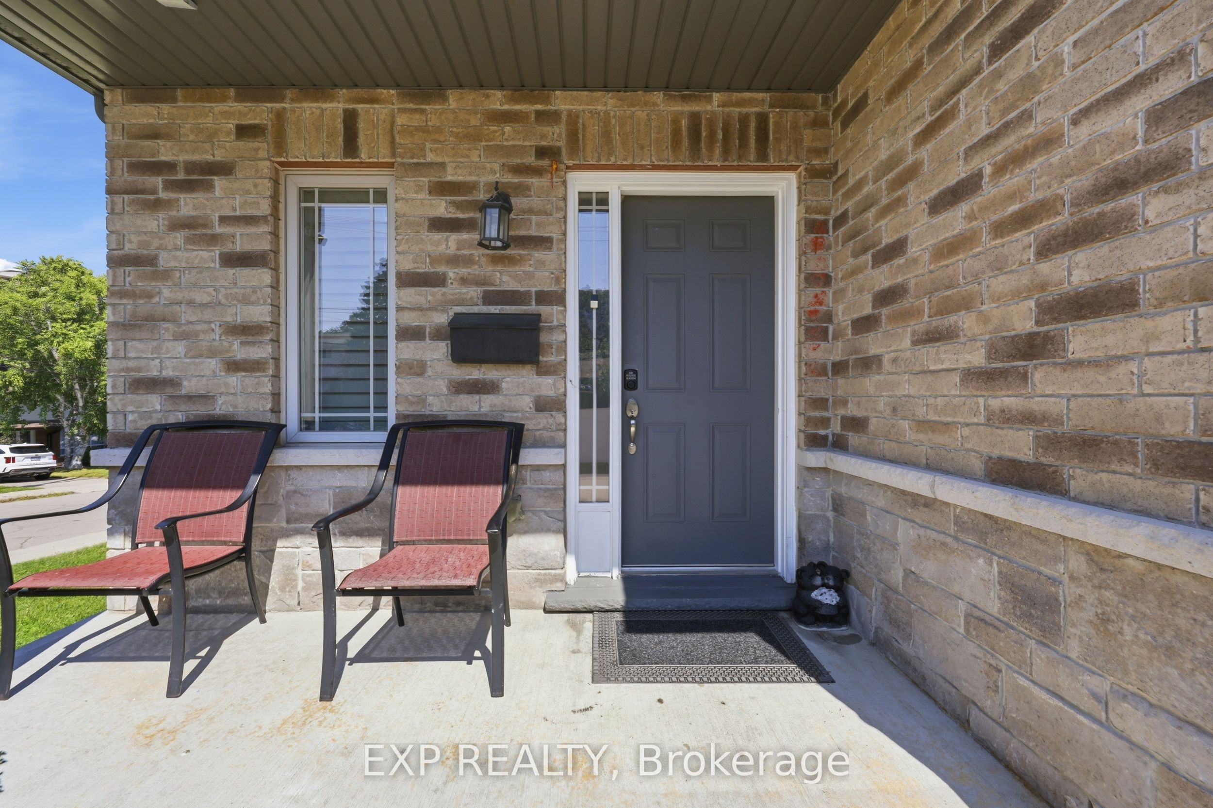 665 Greenhill Avenue E Property Photo 4