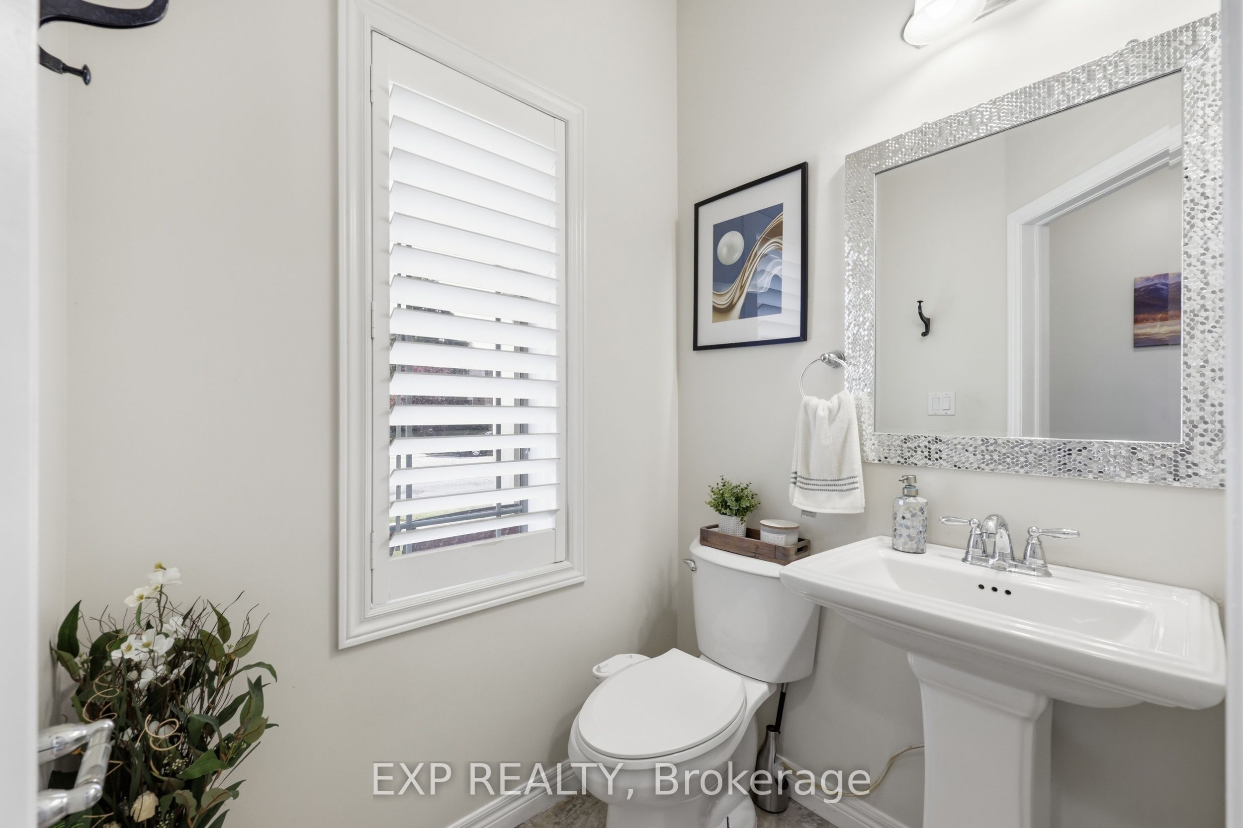 665 Greenhill Avenue E Property Photo 7