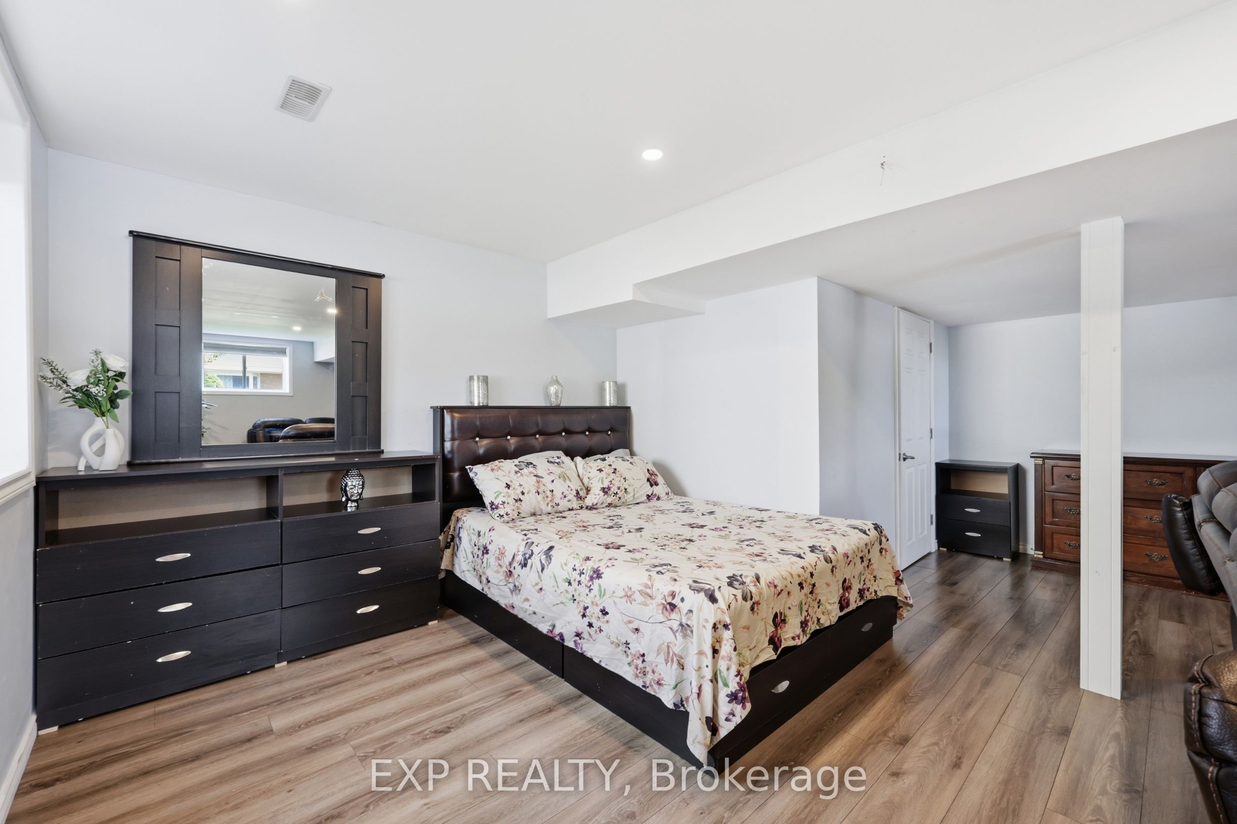 665 Greenhill Avenue E Property Photo 35
