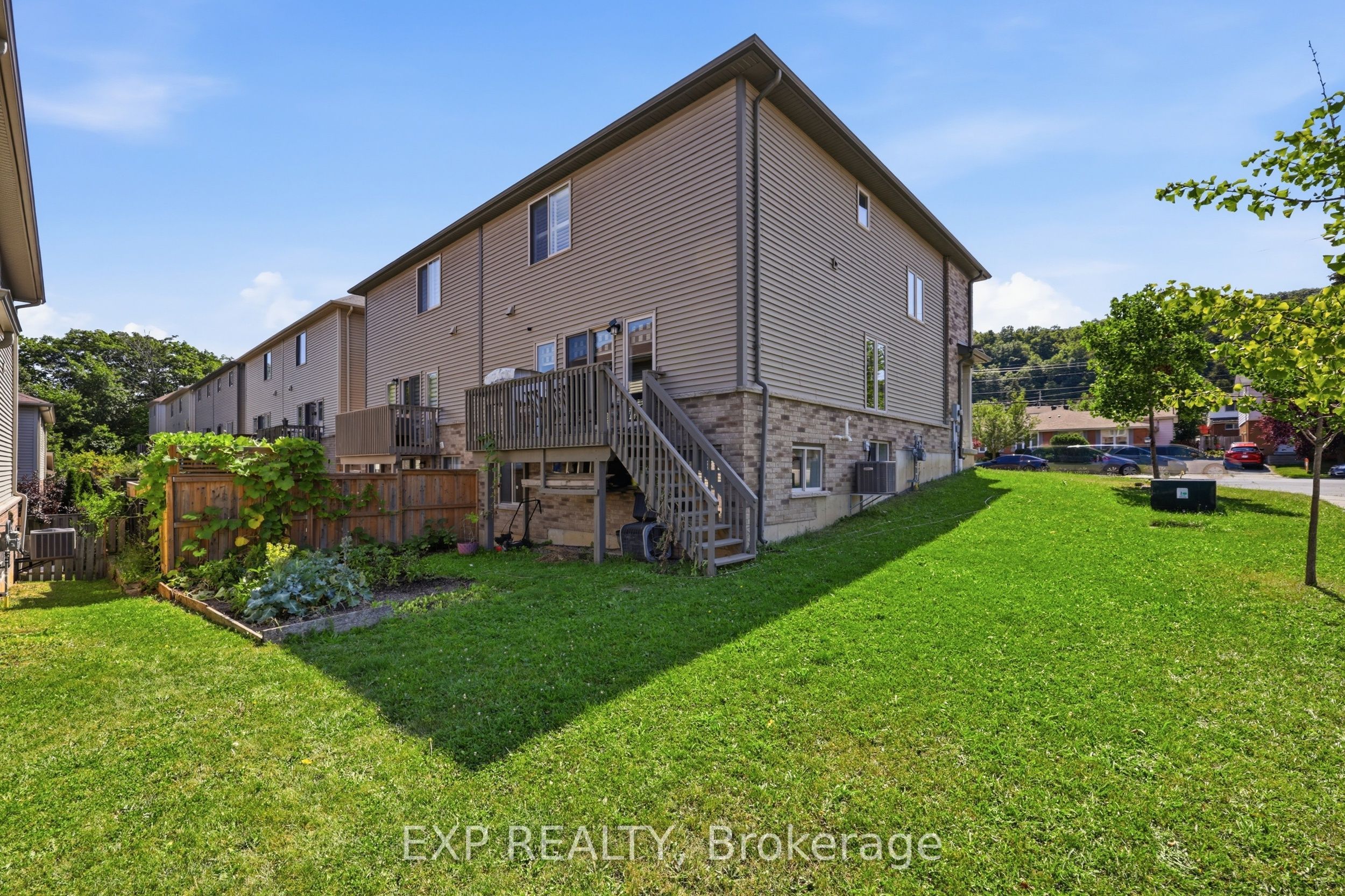 665 Greenhill Avenue E Property Photo 36