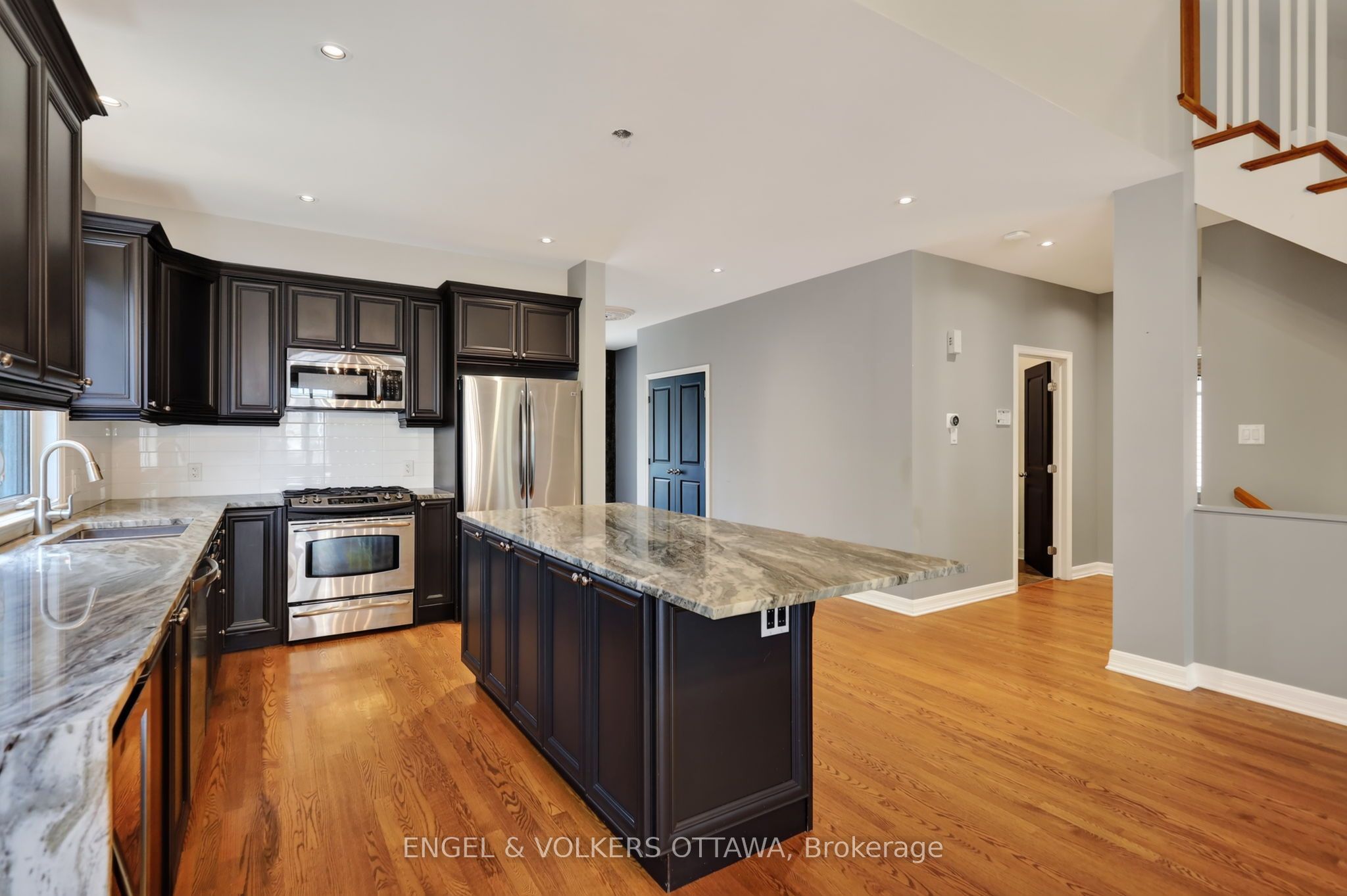 547 Kilbirnie Drive Property Photo 8