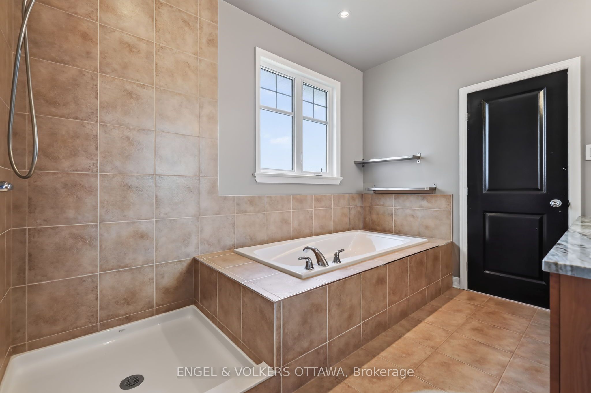 547 Kilbirnie Drive Property Photo 24
