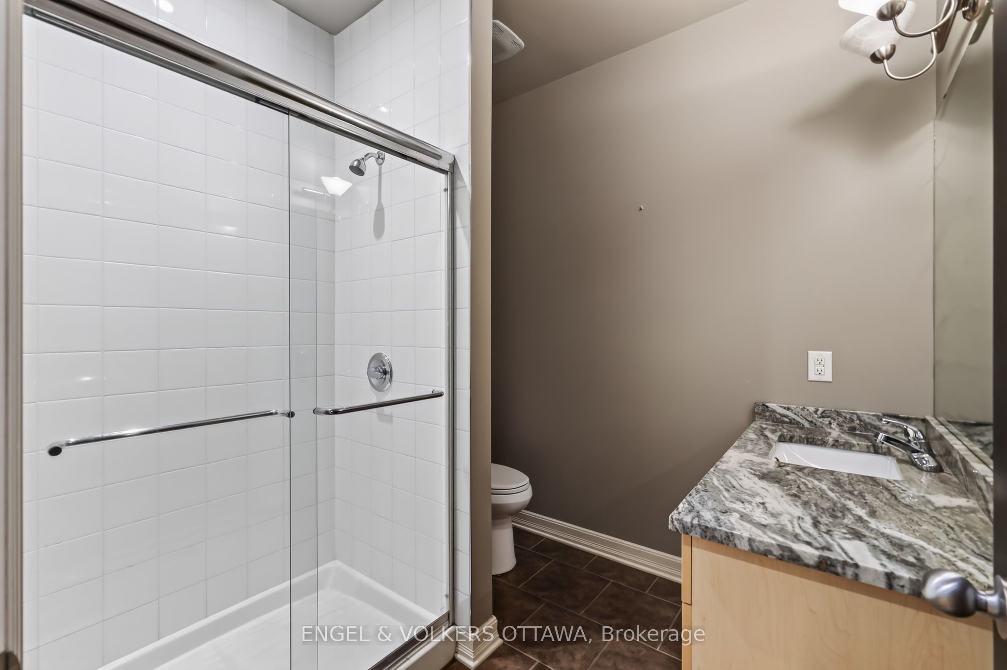 547 Kilbirnie Drive Property Photo 28