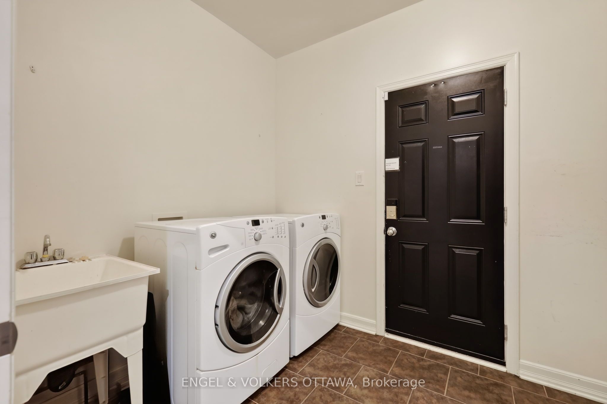 547 Kilbirnie Drive Property Photo 32