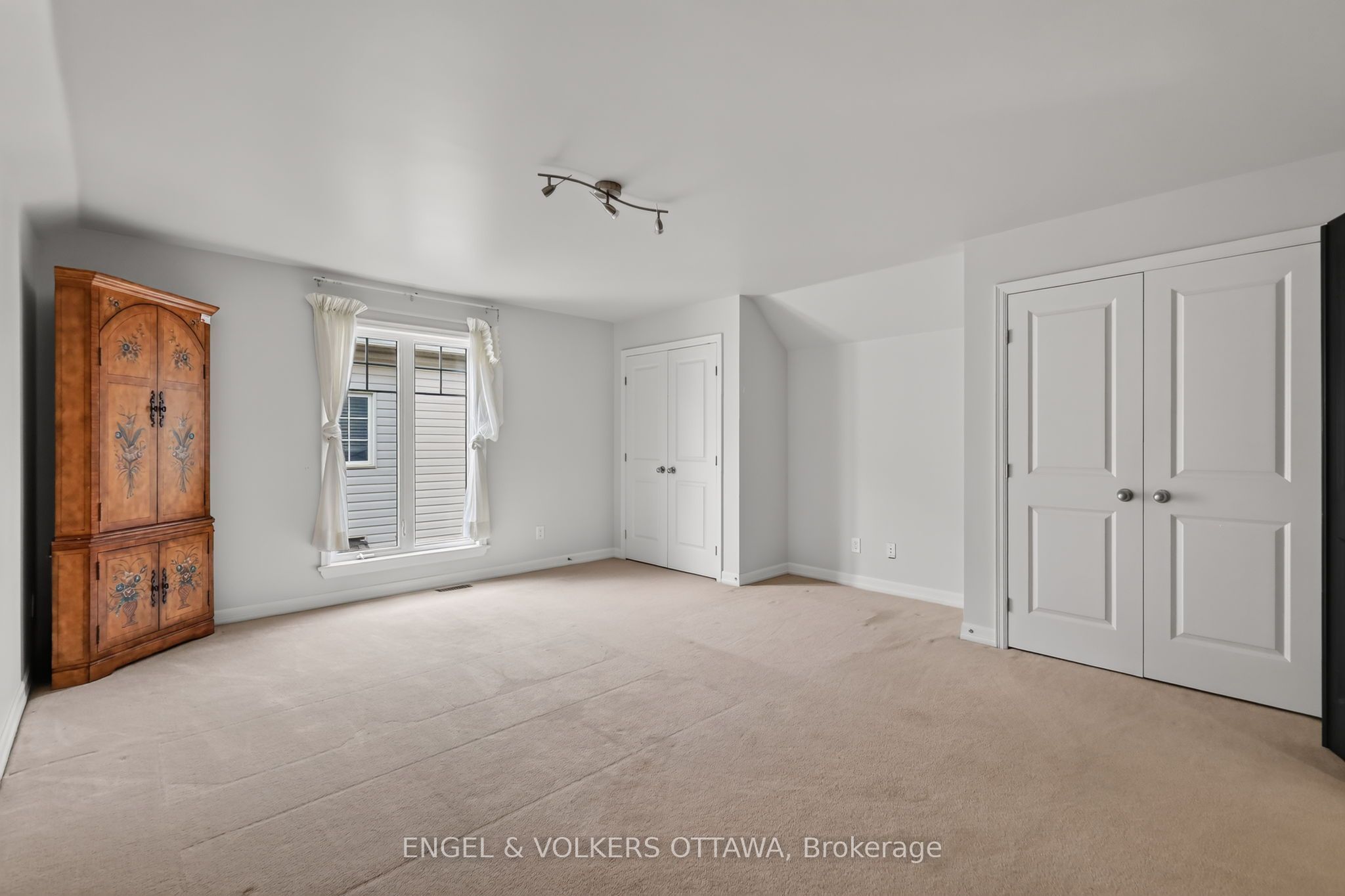 547 Kilbirnie Drive Property Photo 34