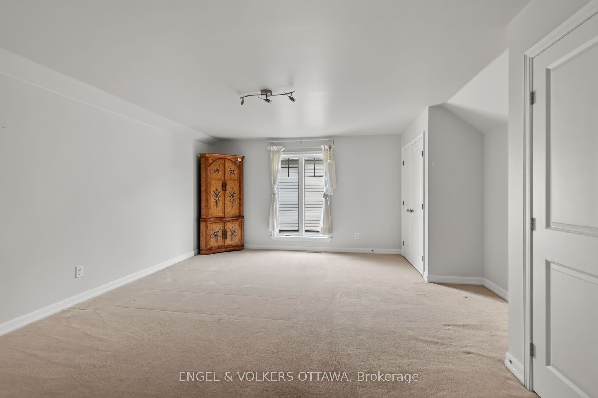 547 Kilbirnie Drive Property Photo 36