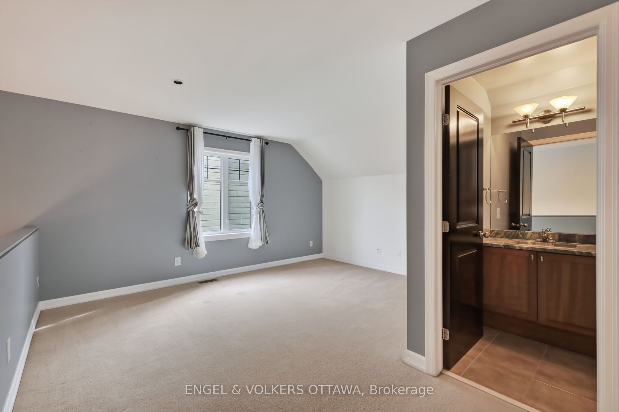 547 Kilbirnie Drive Property Photo 39