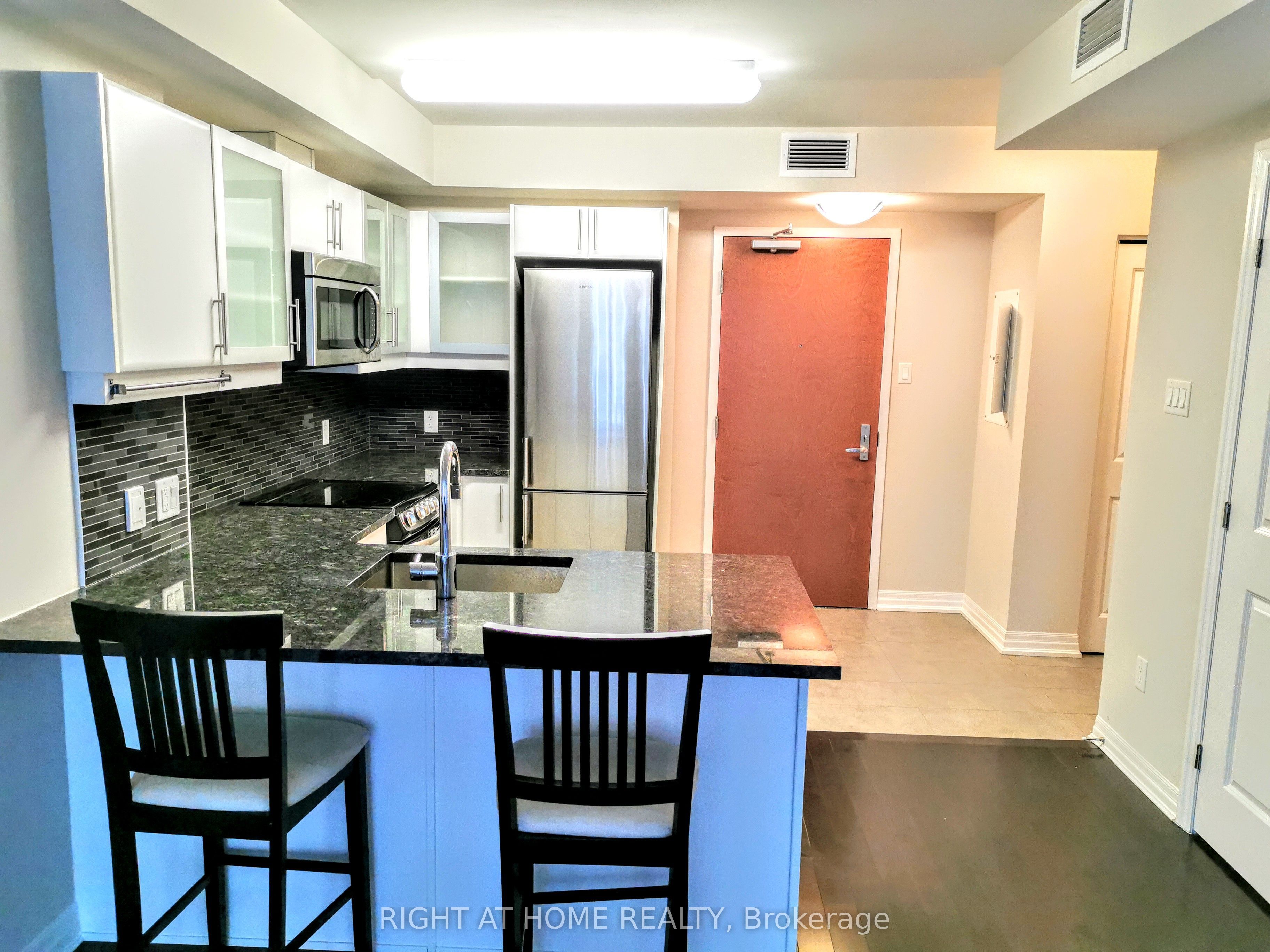 195 Besserer Street 2307 Property Photo 8