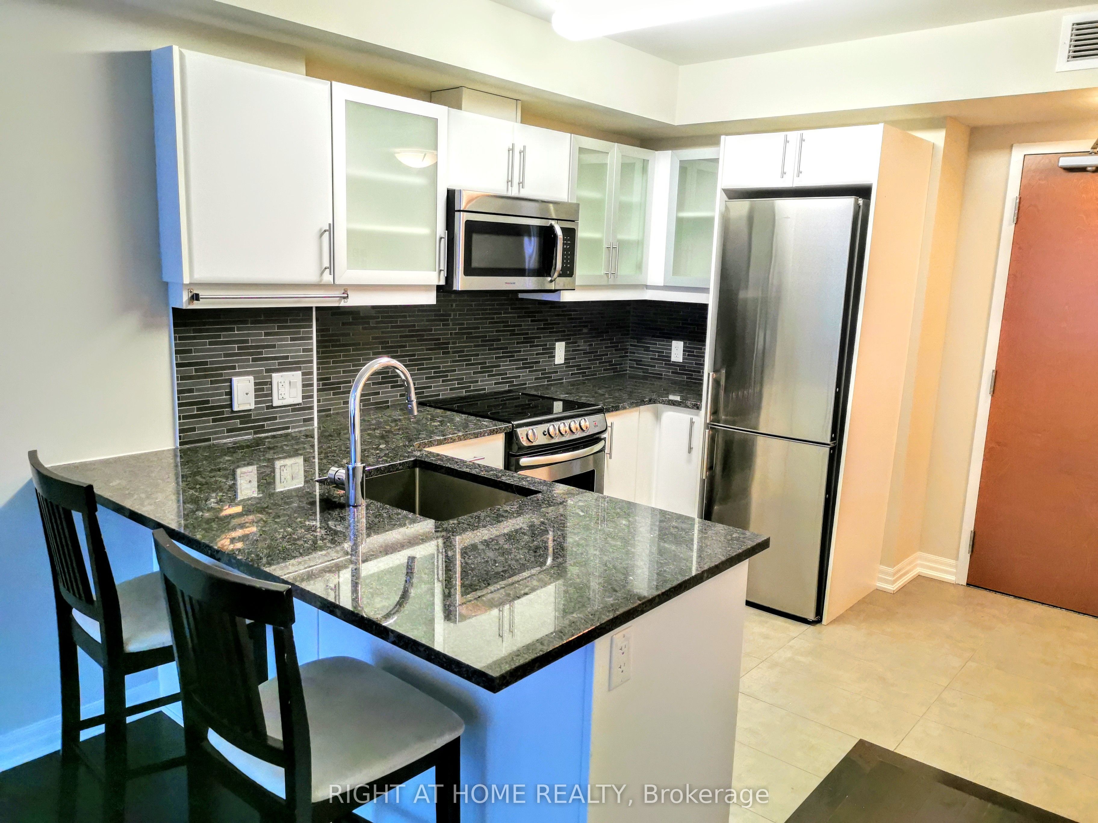 195 Besserer Street 2307 Property Photo 10