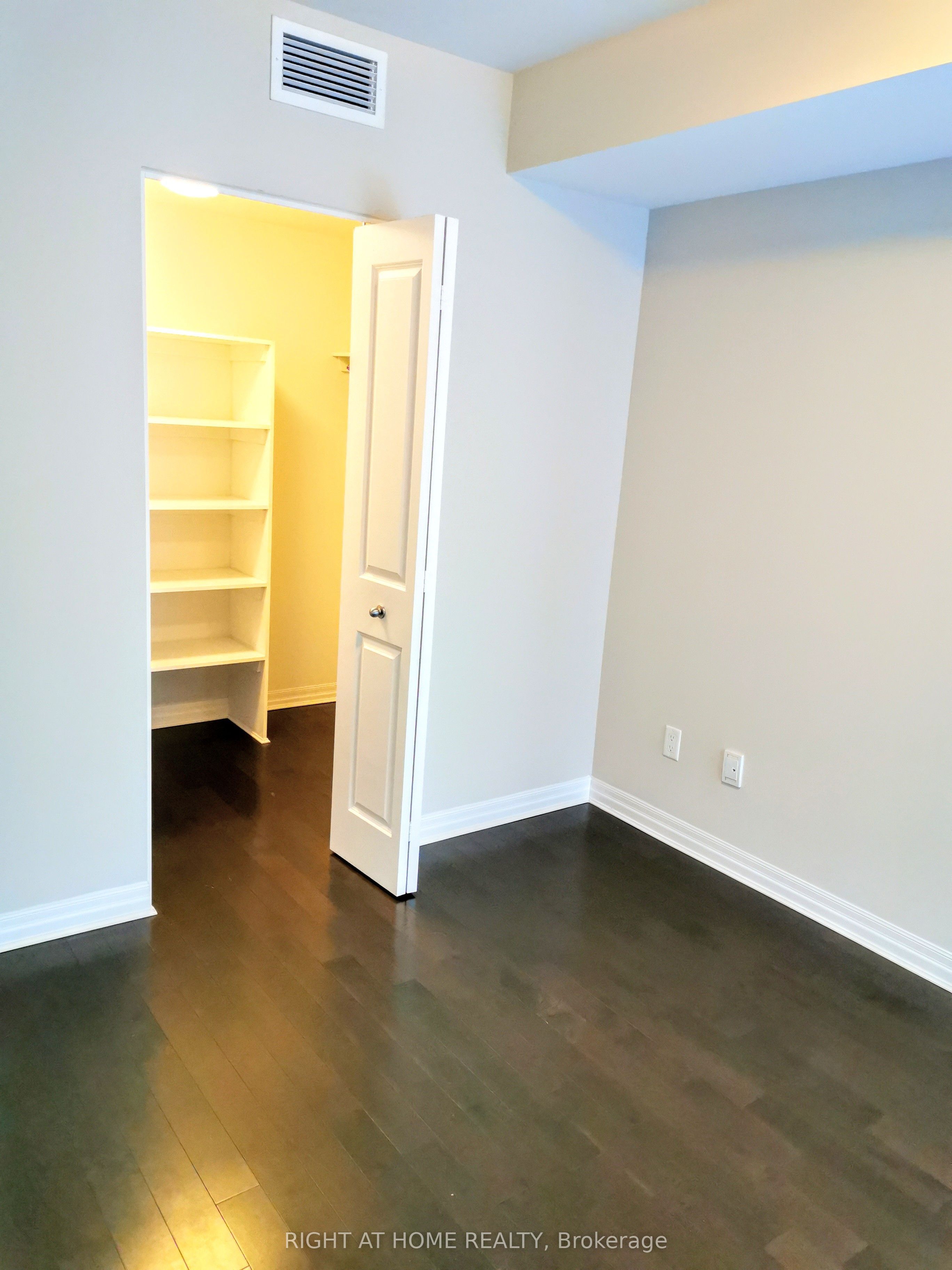 195 Besserer Street 2307 Property Photo 14