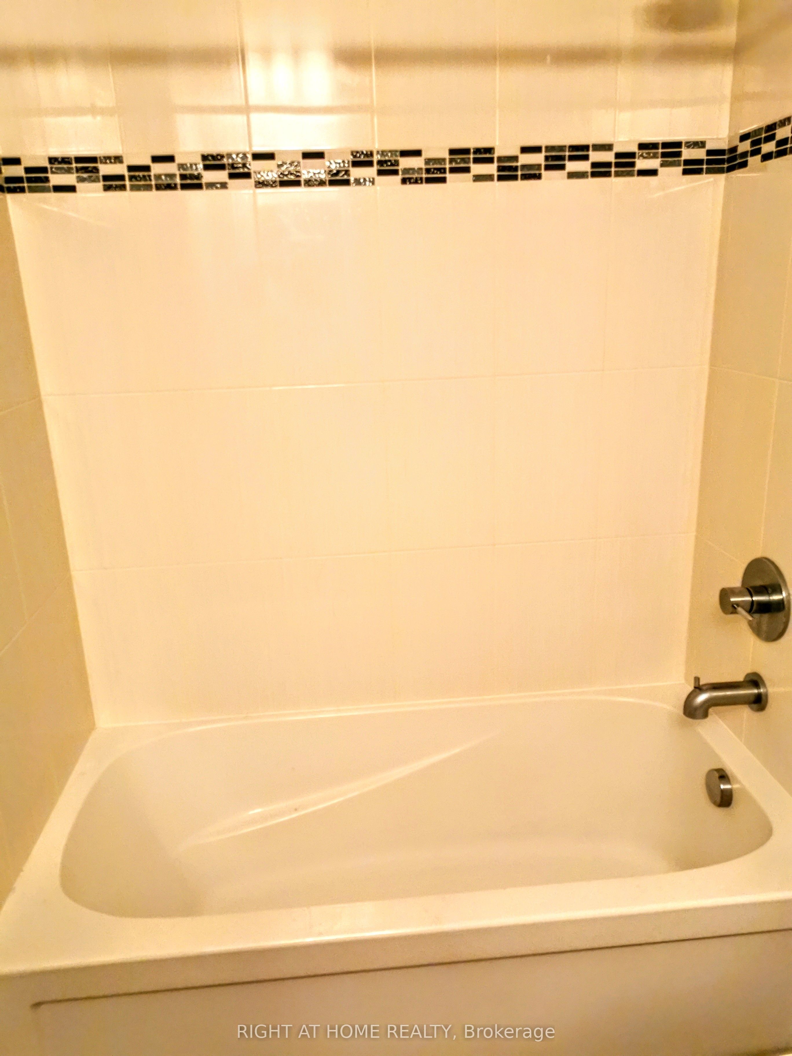 195 Besserer Street 2307 Property Photo 17