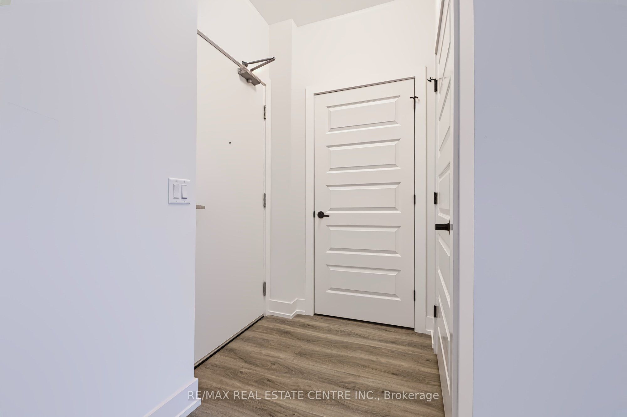 1000 Lackner Place 106 Property Photo 6