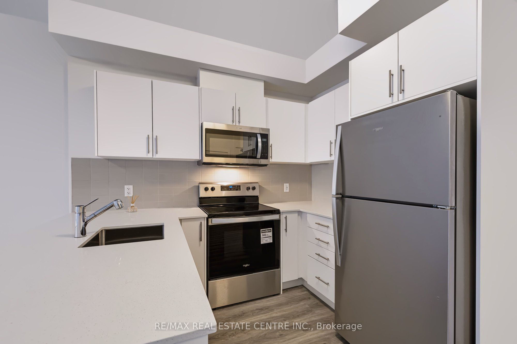 1000 Lackner Place 106 Property Photo 8
