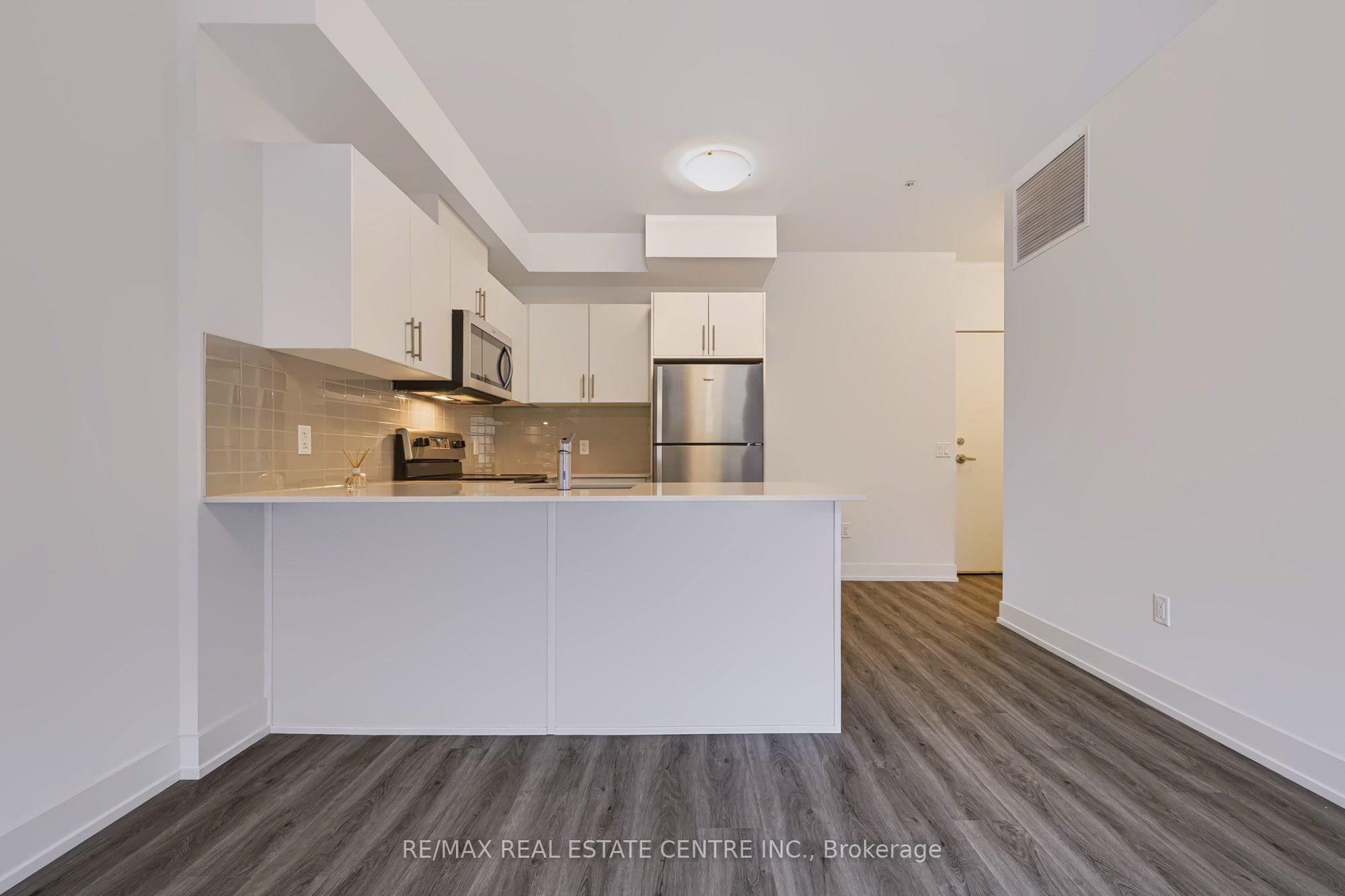 1000 Lackner Place 106 Property Photo 11