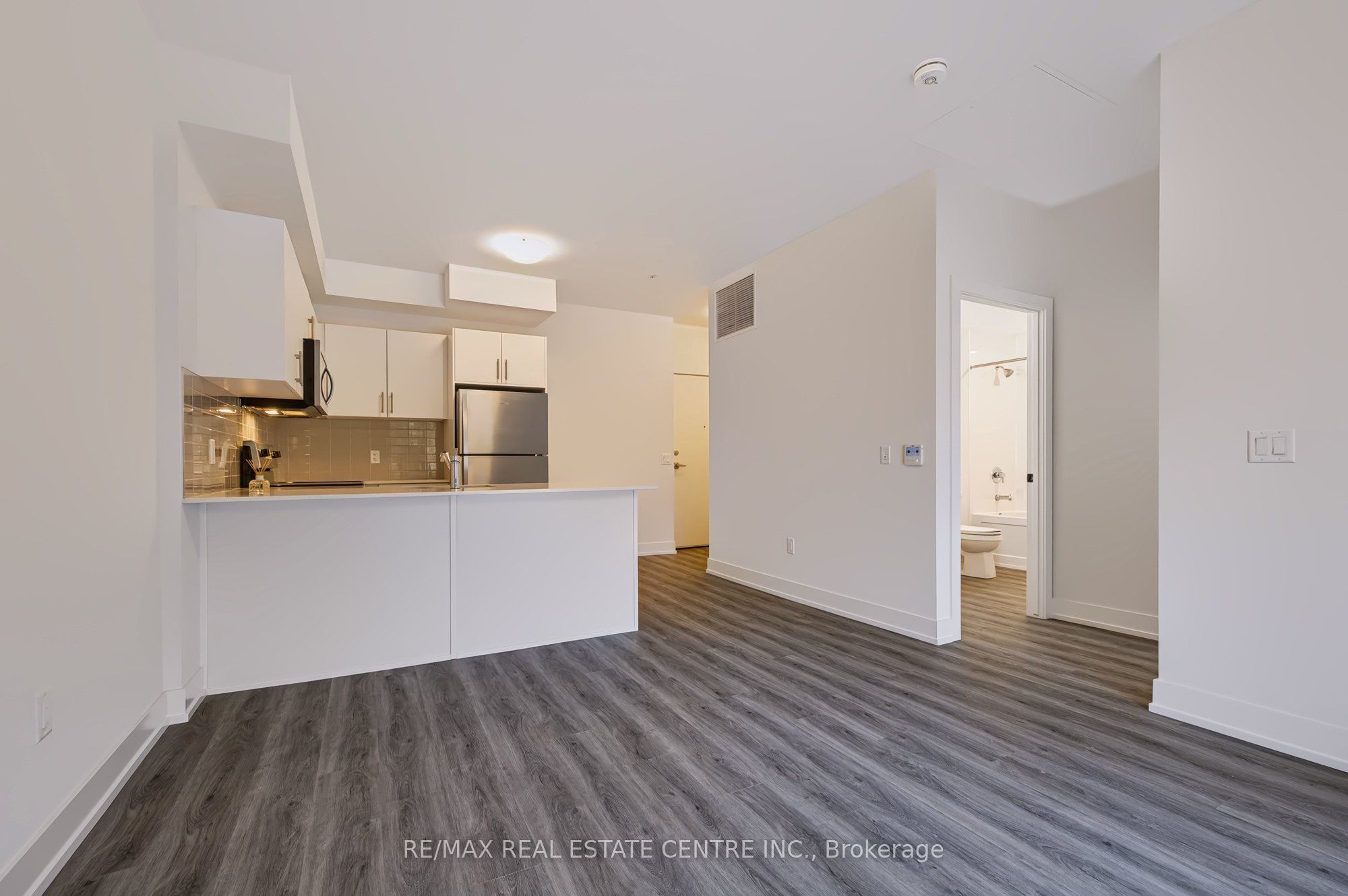 1000 Lackner Place 106 Property Photo 12