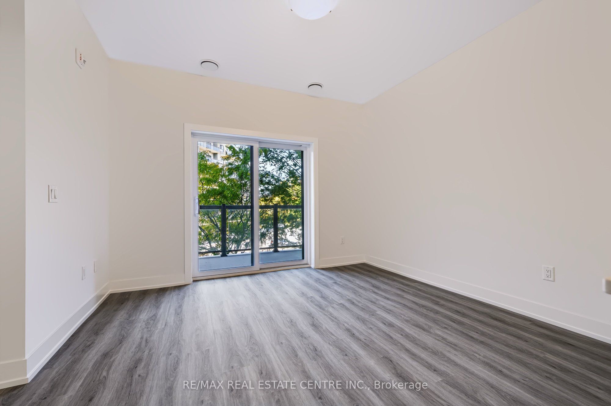 1000 Lackner Place 106 Property Photo 13