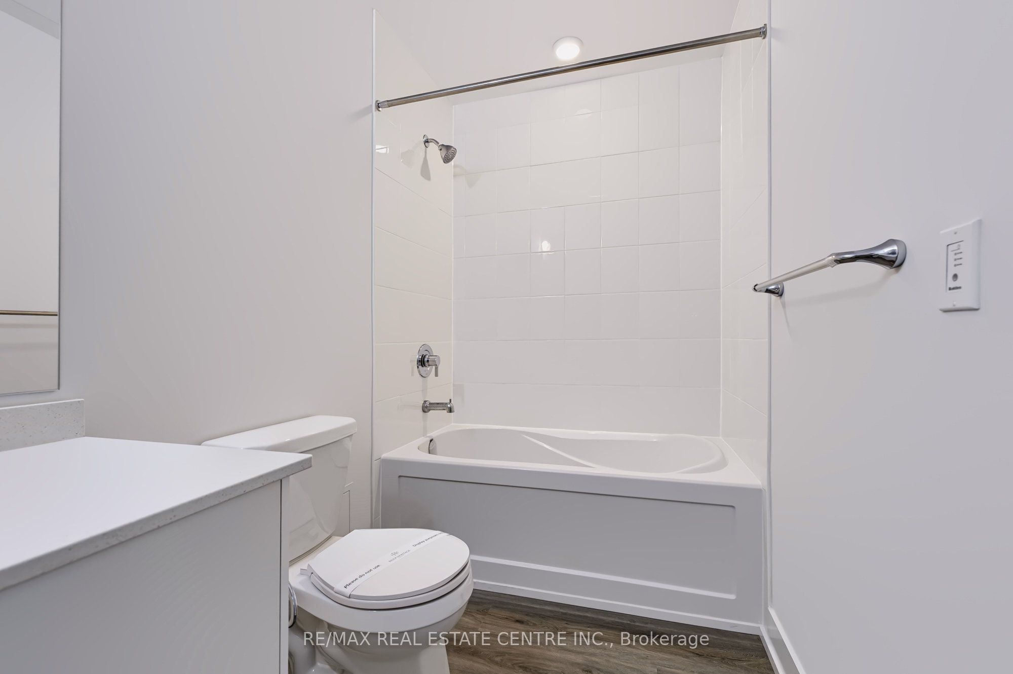 1000 Lackner Place 106 Property Photo 17