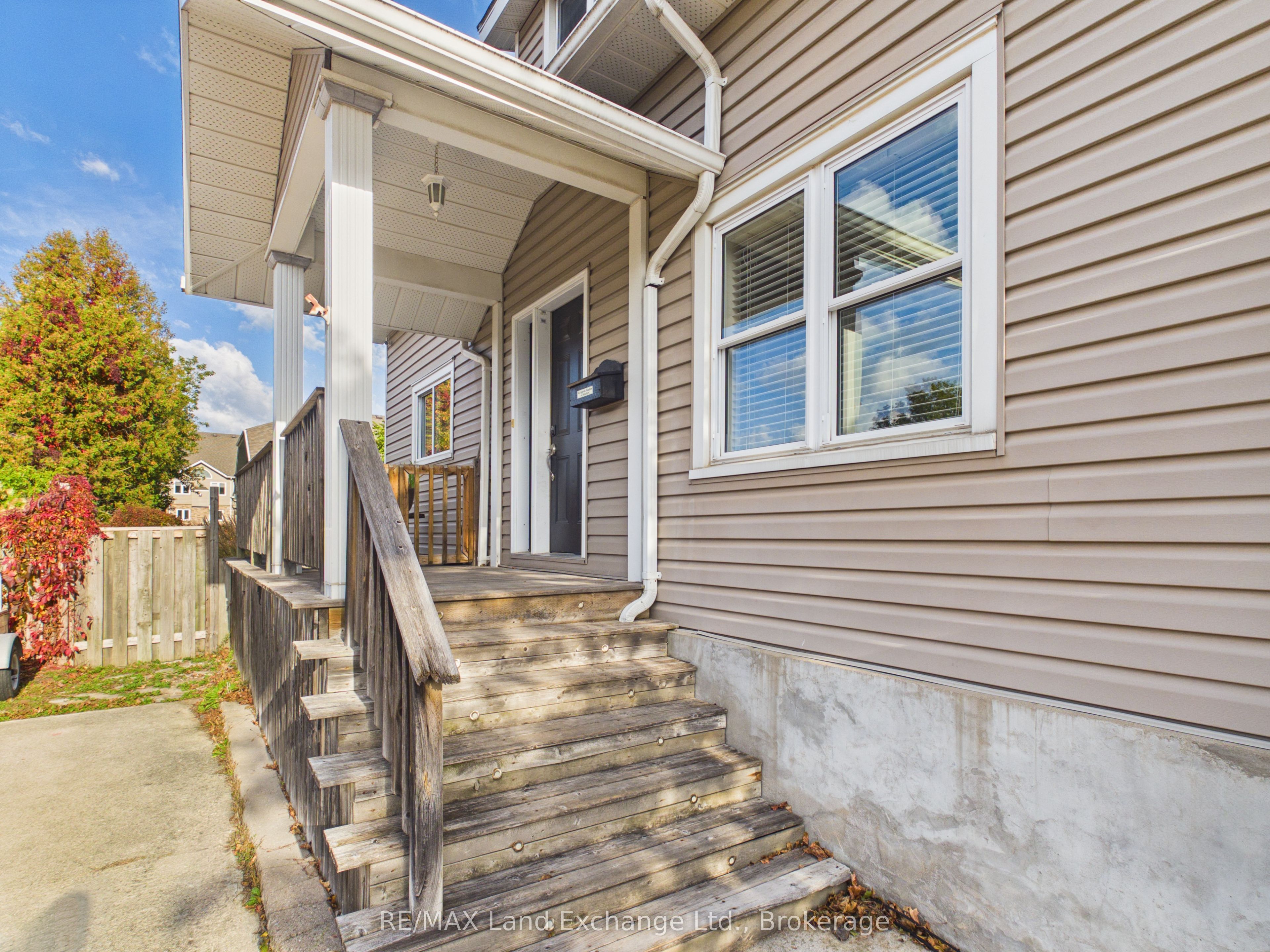 842 Olde Victoria Street Property Photo 2