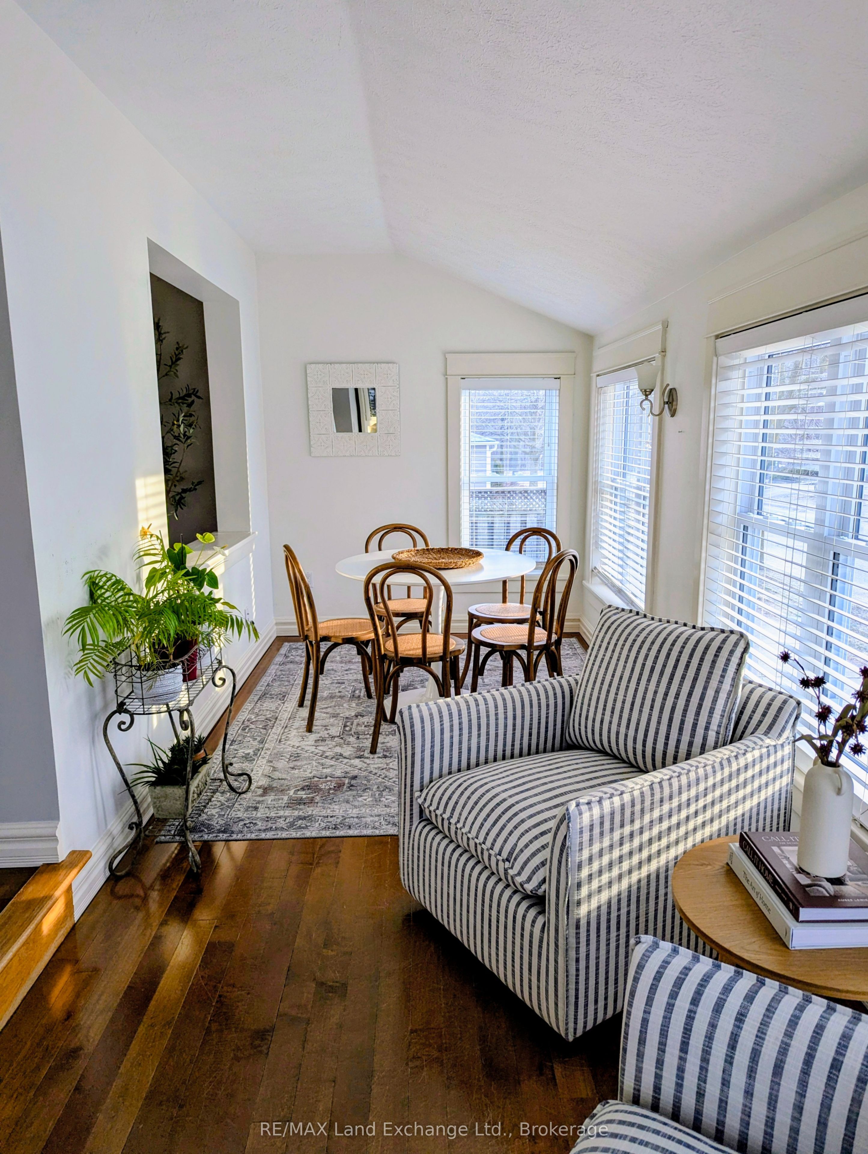 842 Olde Victoria Street Property Photo 7