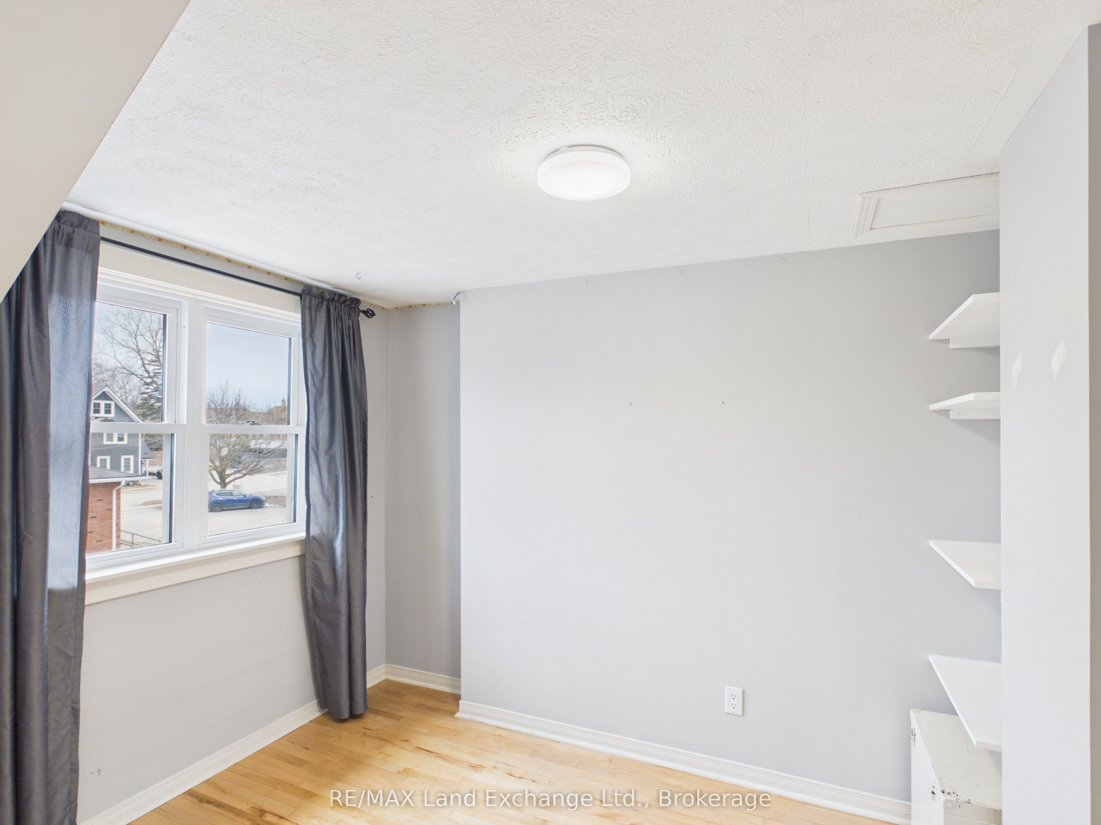 842 Olde Victoria Street Property Photo 17