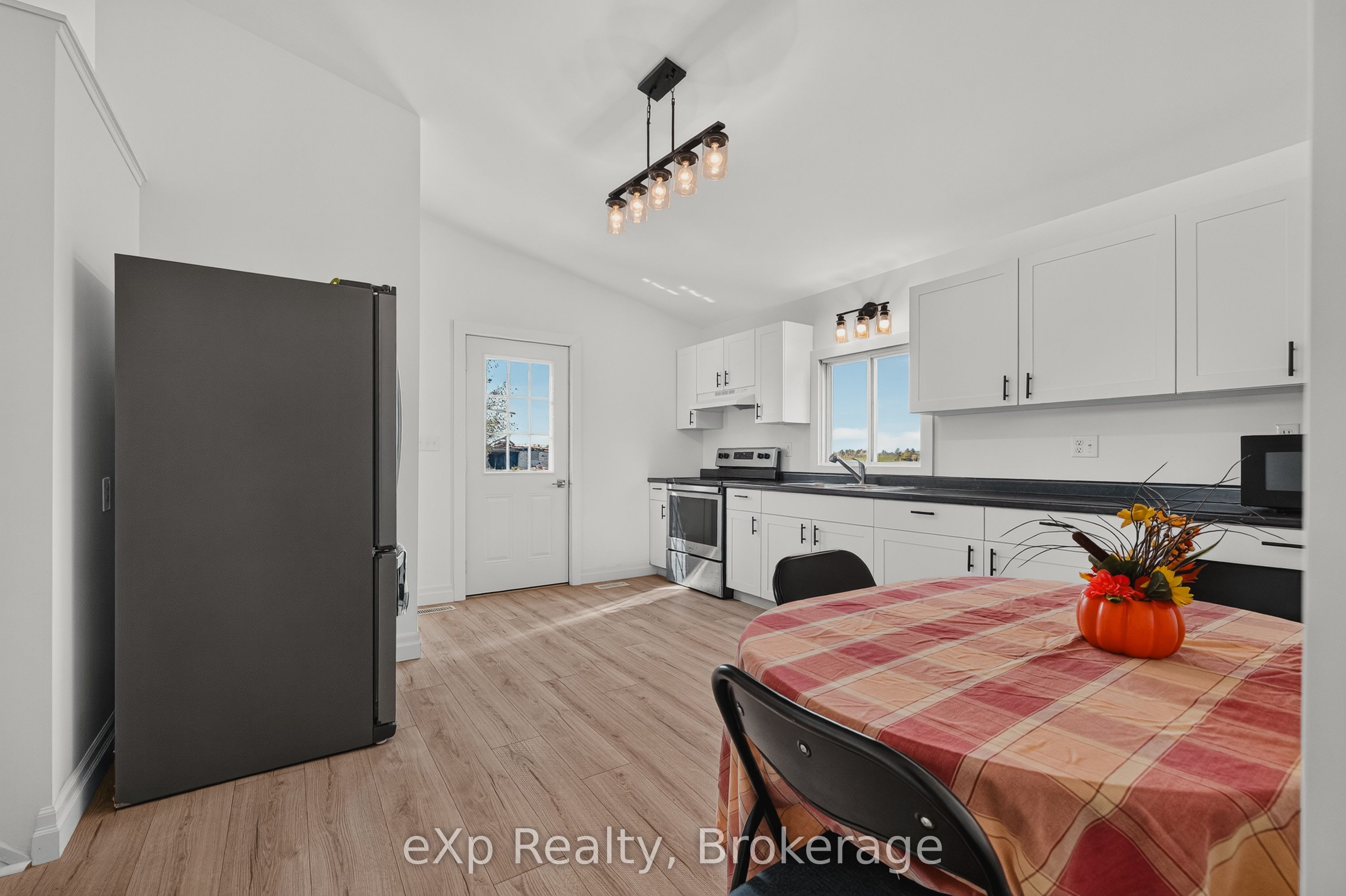 225697 Southgate 22 Road Property Photo 2