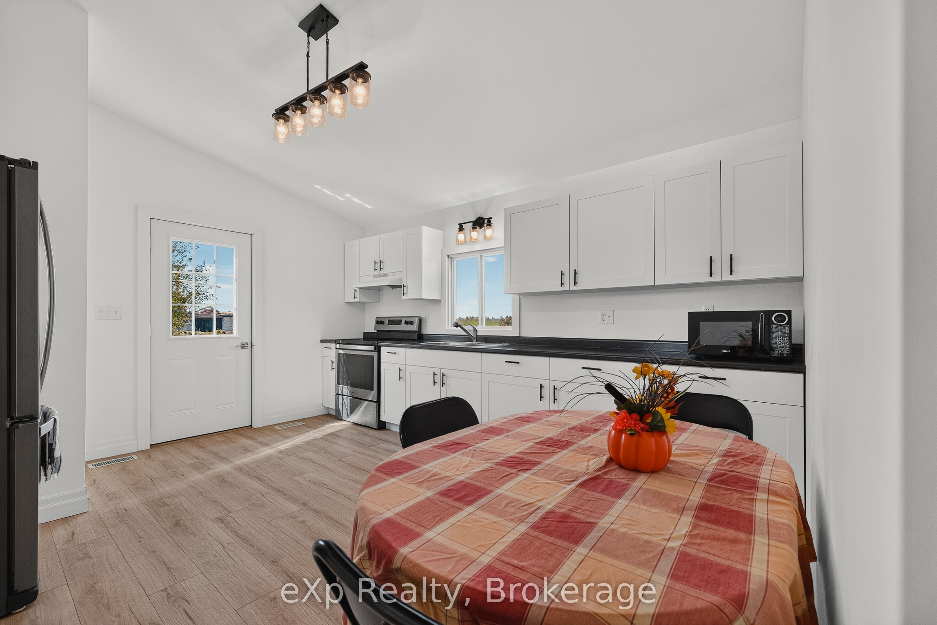 225697 Southgate 22 Road Property Photo 3