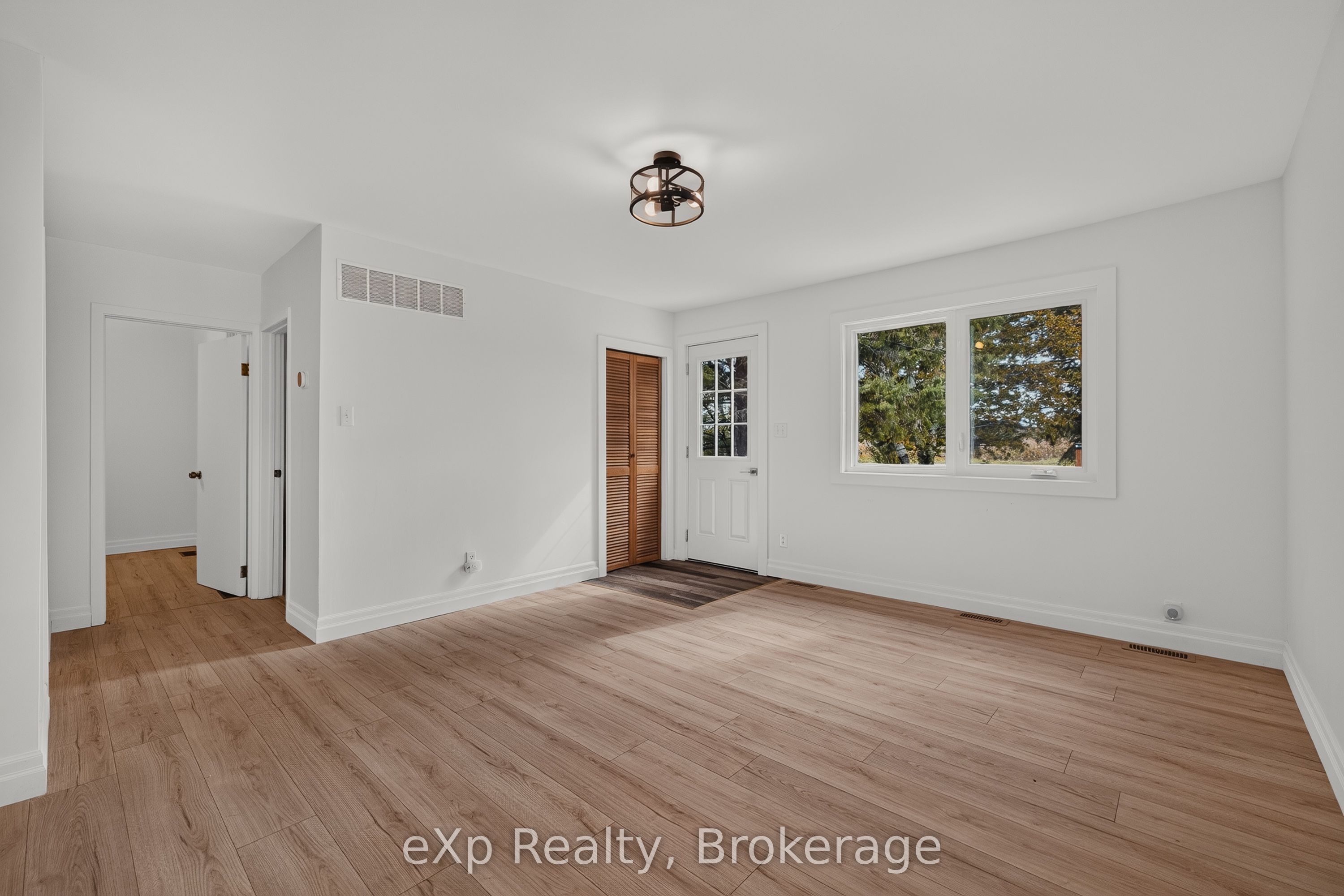 225697 Southgate 22 Road Property Photo 12