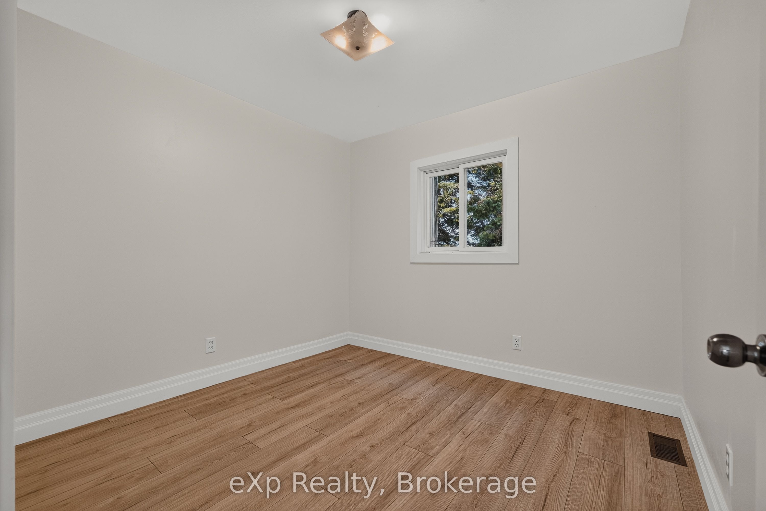 225697 Southgate 22 Road Property Photo 17