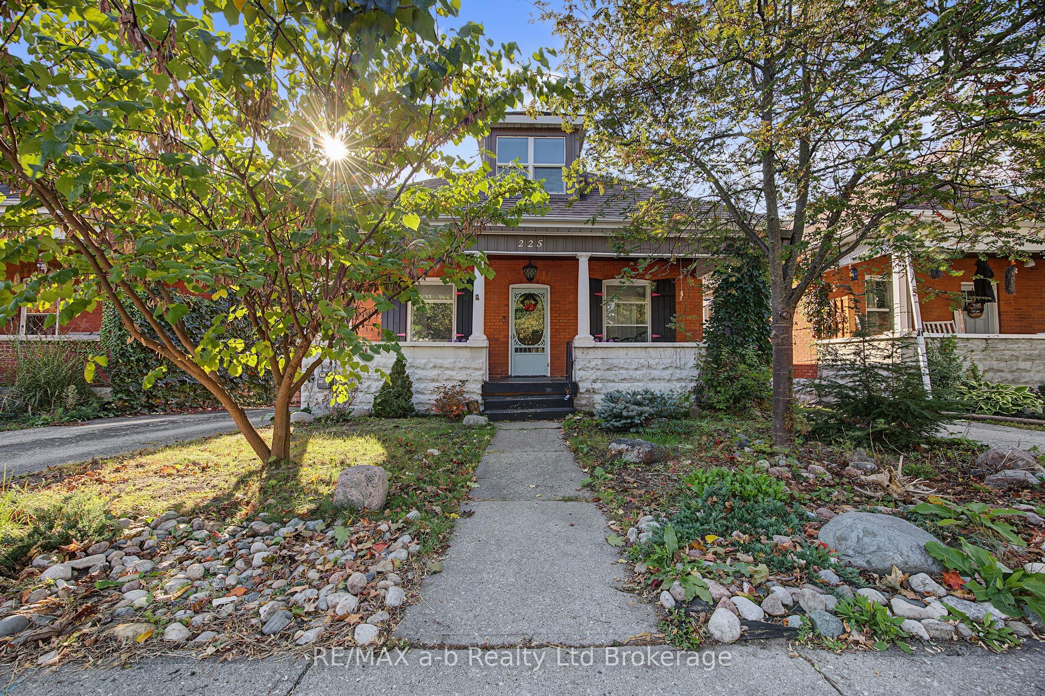 225 Graham Street Property Photo 1