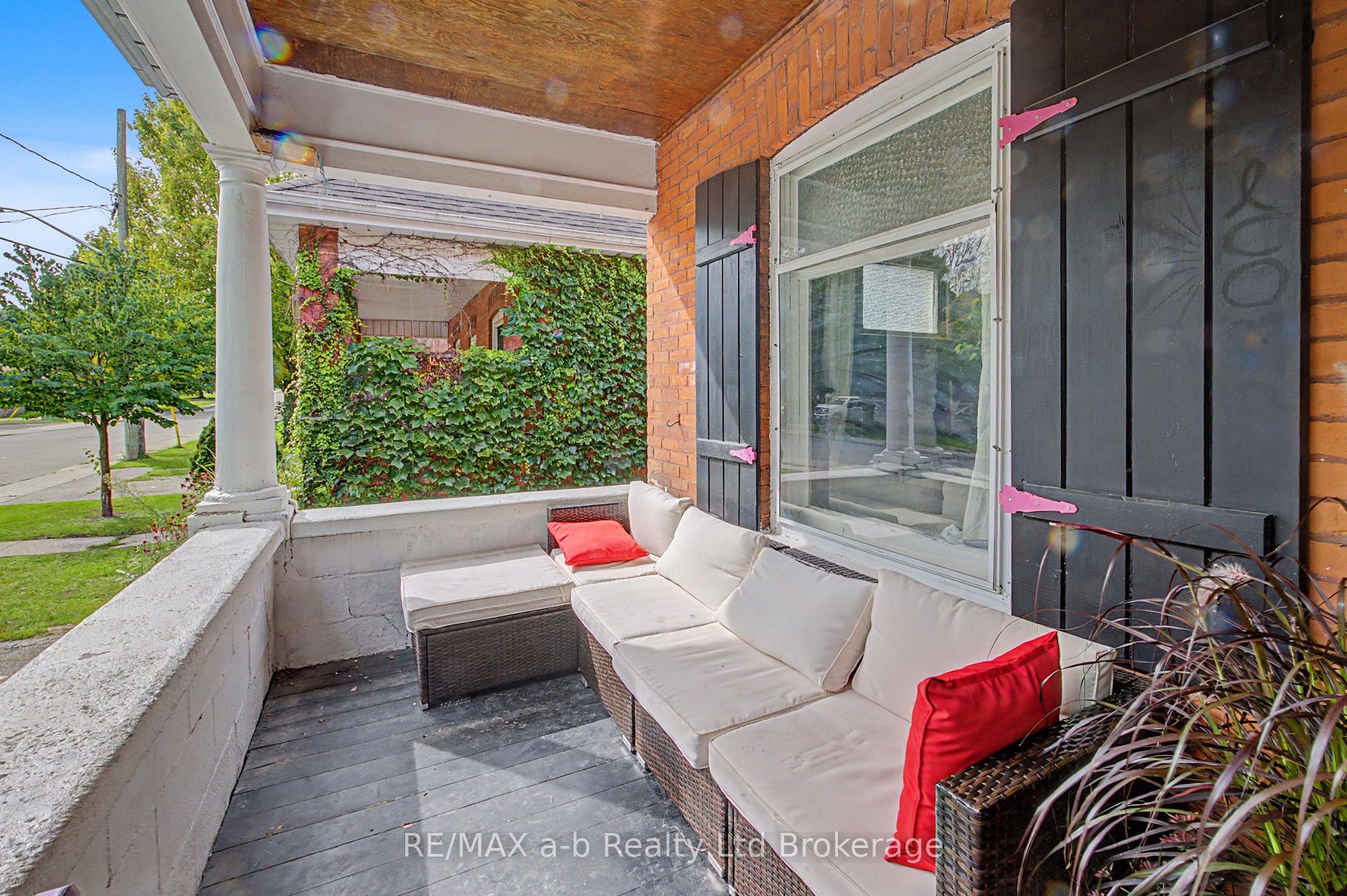 225 Graham Street Property Photo 2