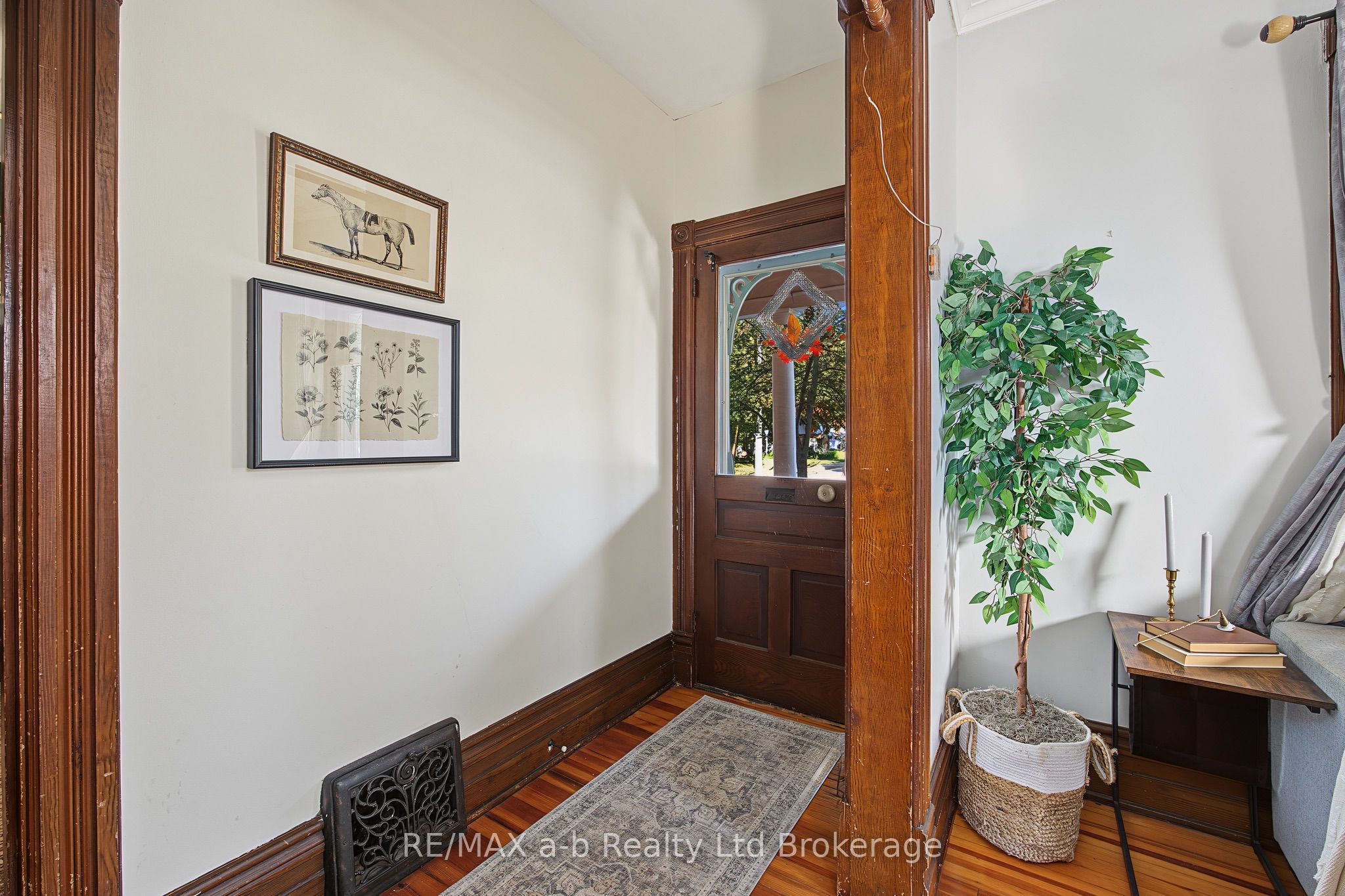 225 Graham Street Property Photo 4