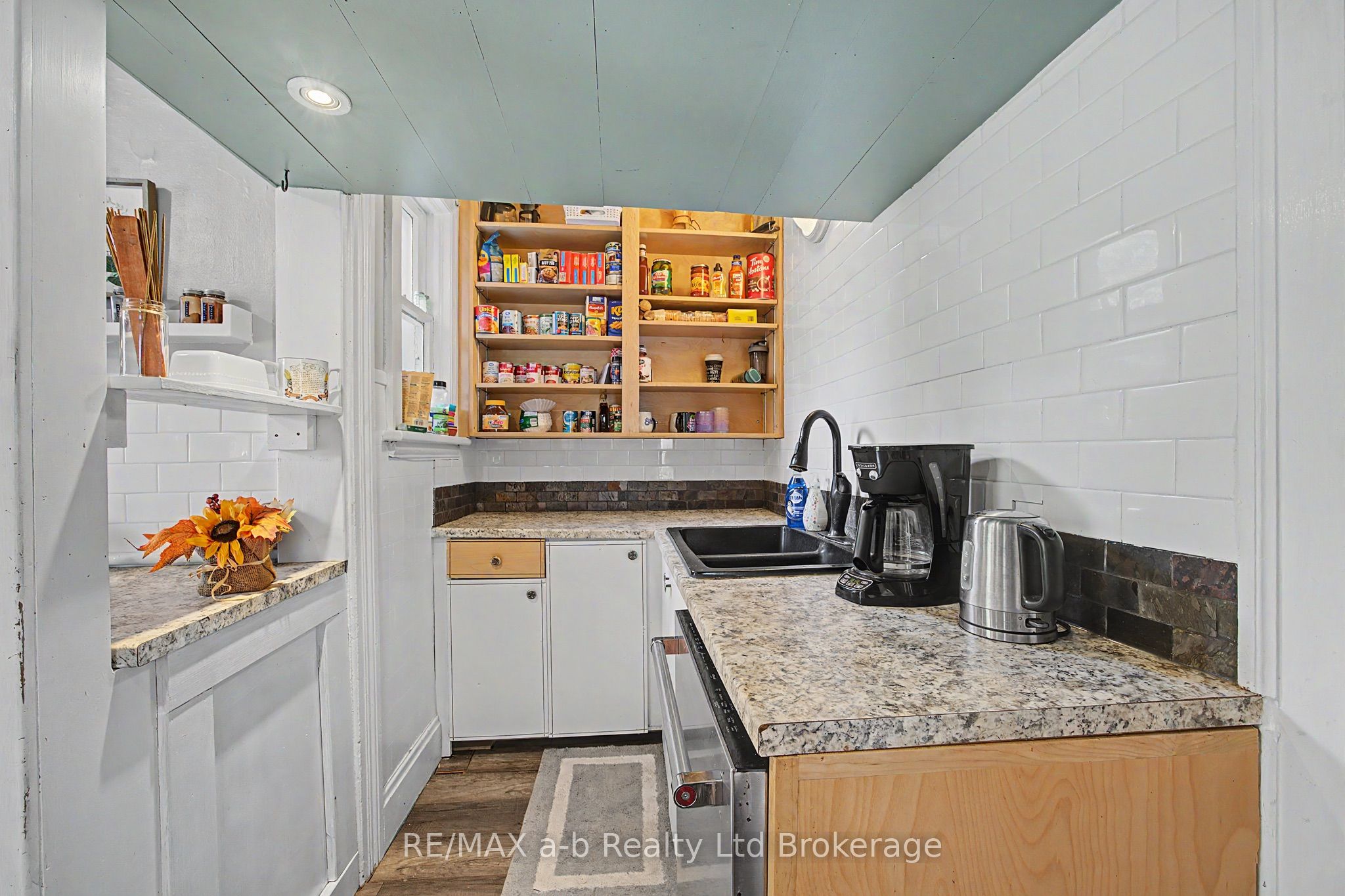 225 Graham Street Property Photo 18
