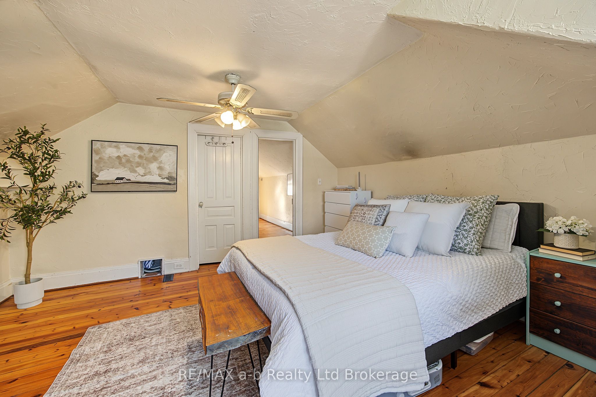 225 Graham Street Property Photo 21