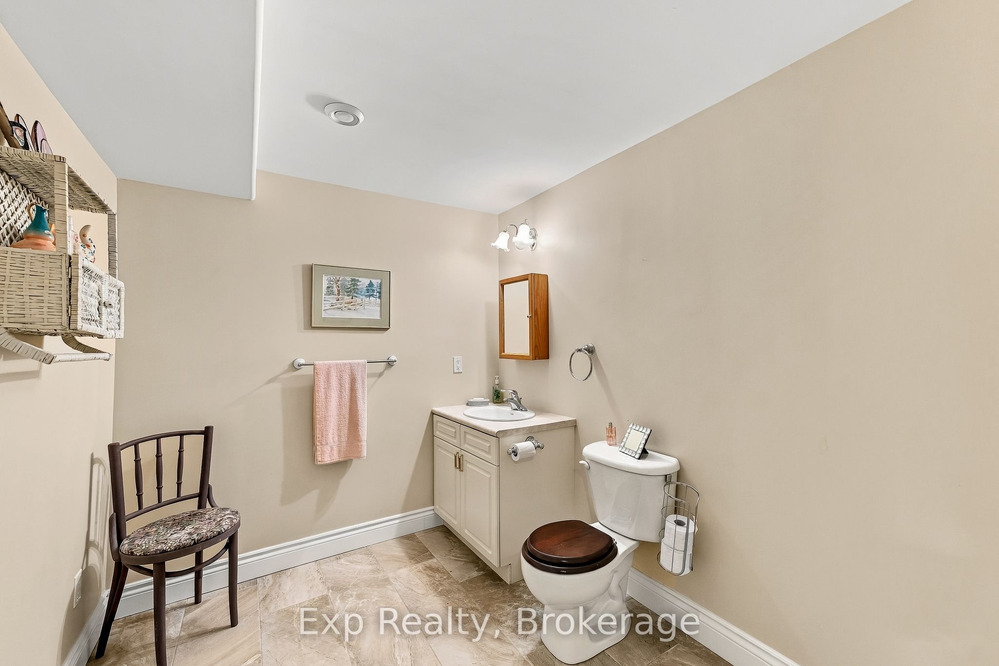 120 University Avenue E 101 Property Photo 36