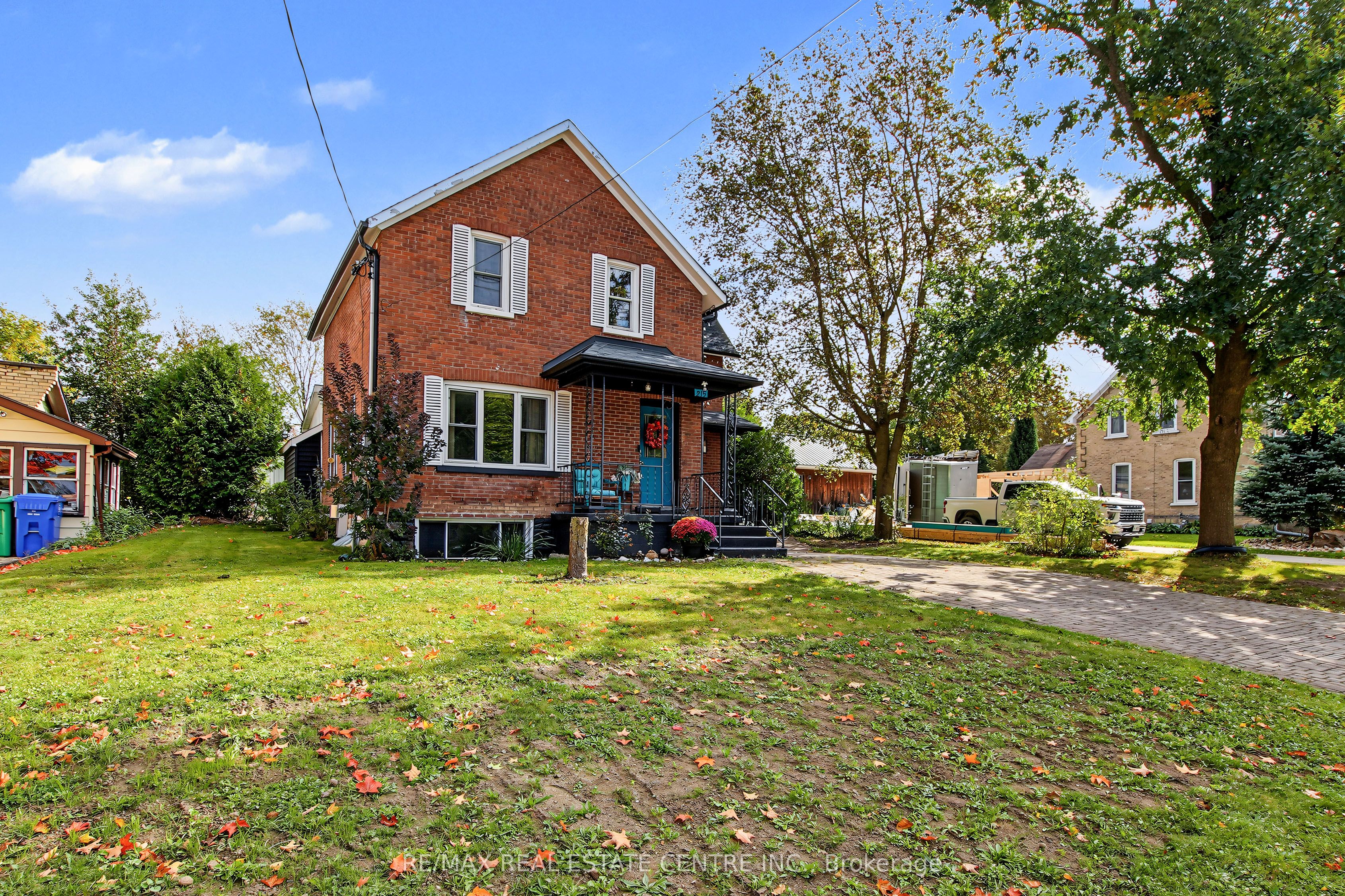 215 Elgin Street S Property Photo 2