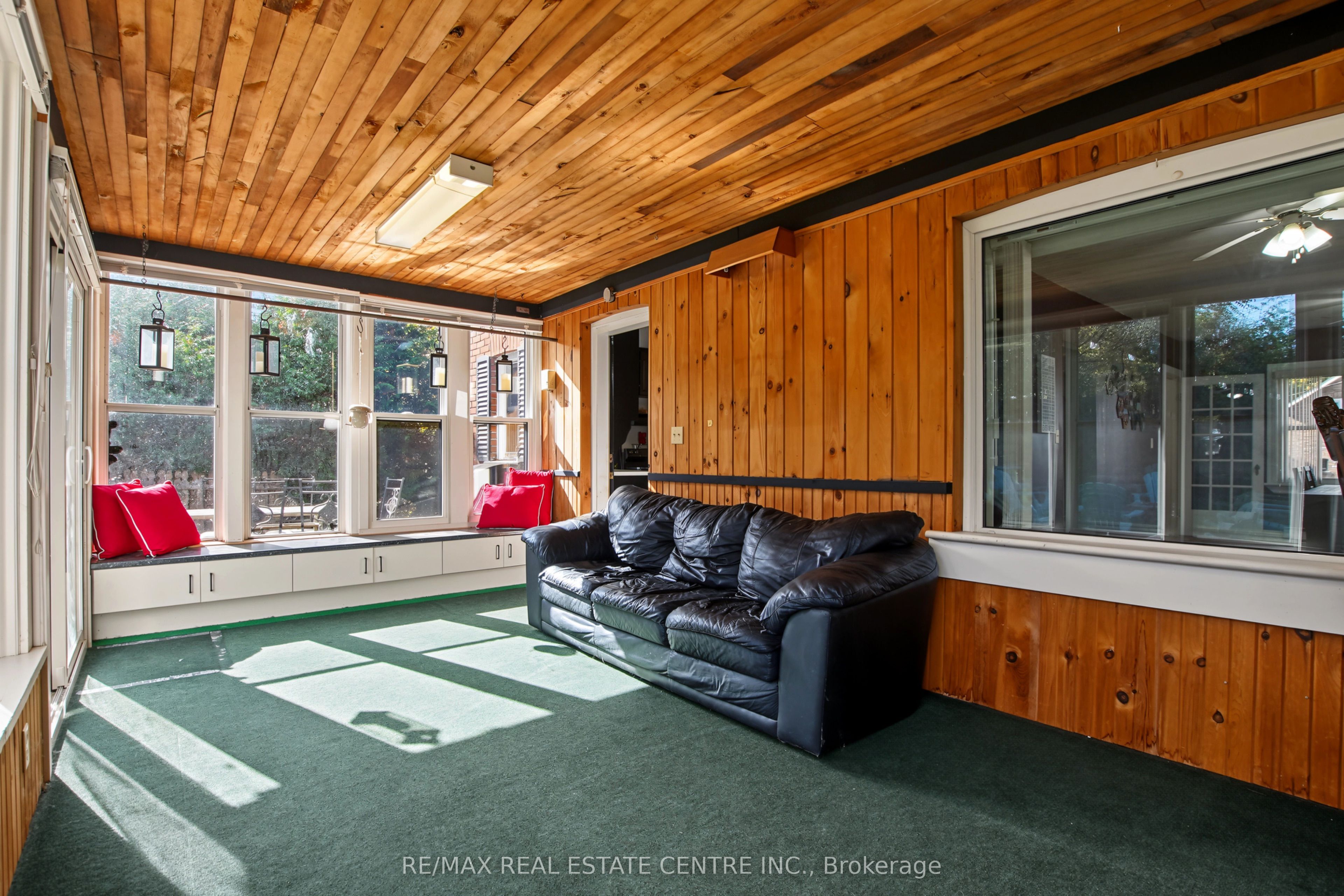 215 Elgin Street S Property Photo 18