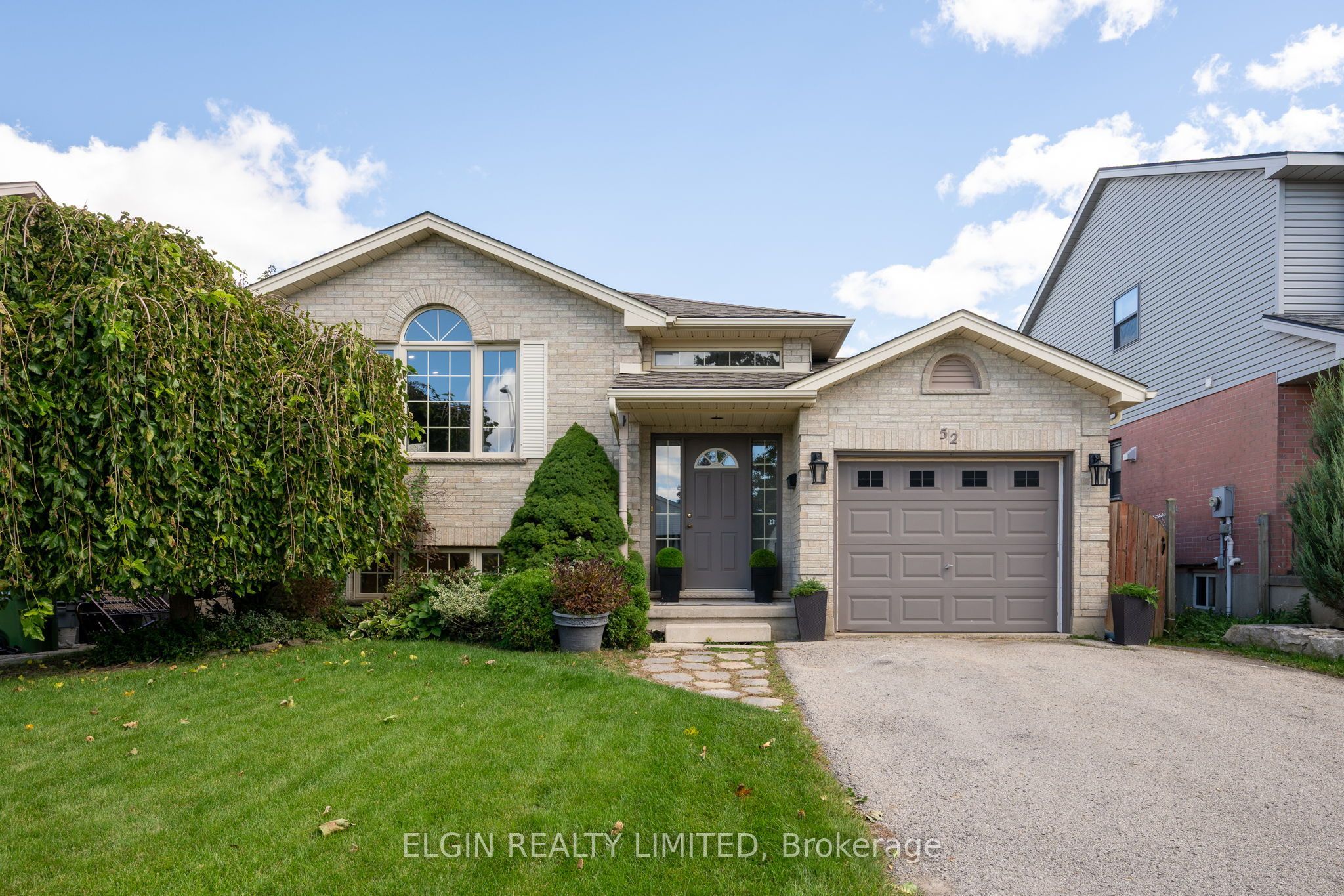 52 Oldewood Crescent Property Photo 1
