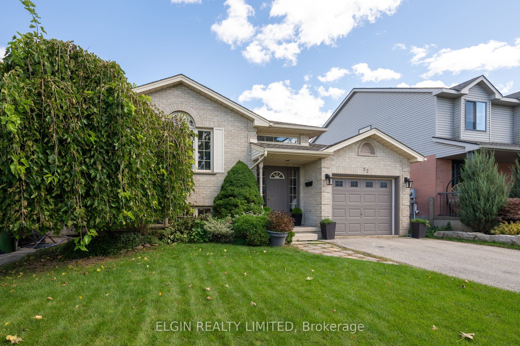 52 Oldewood Crescent Property Photo 3