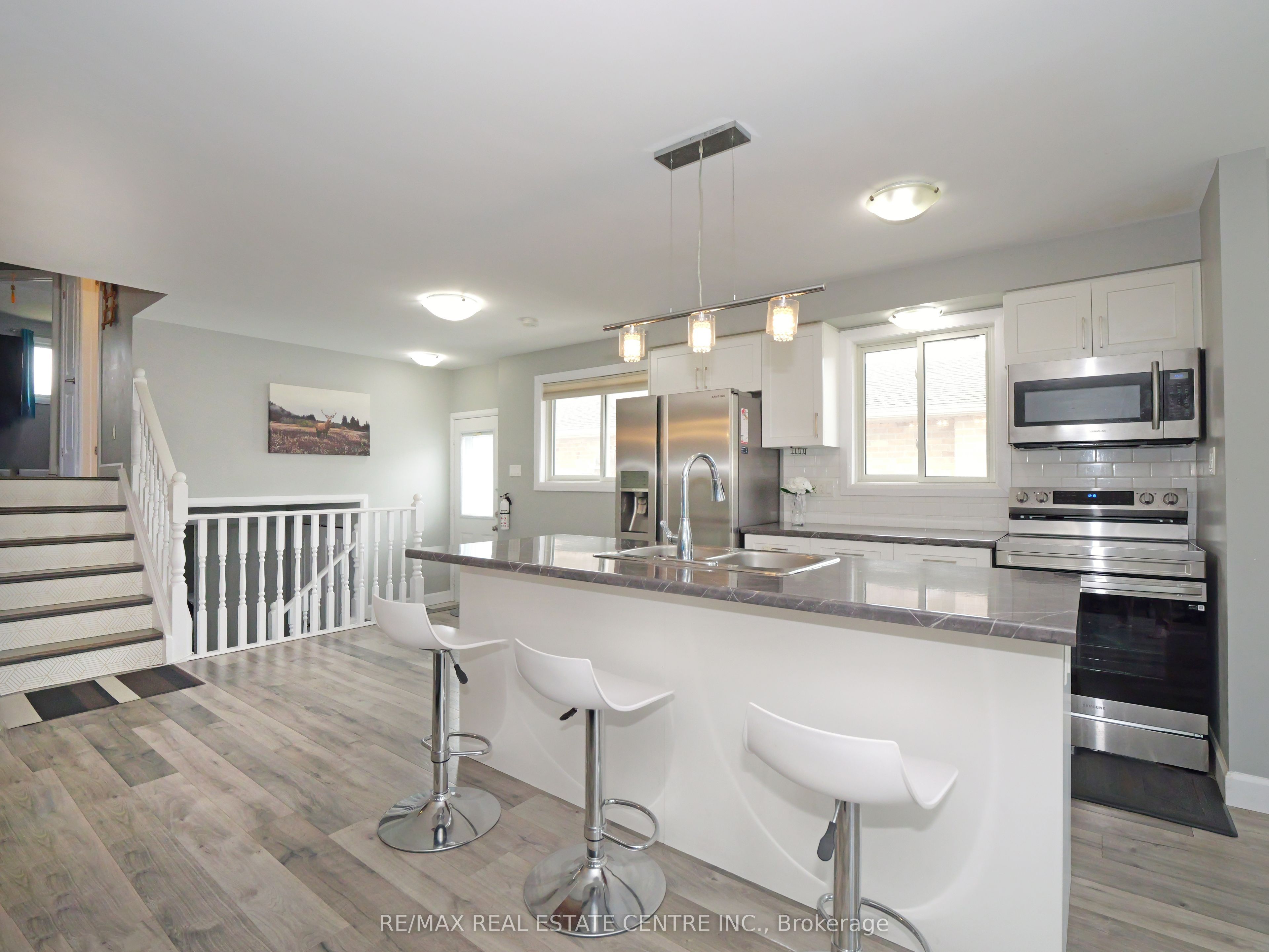 771 Monsarrat Avenue Property Photo 9