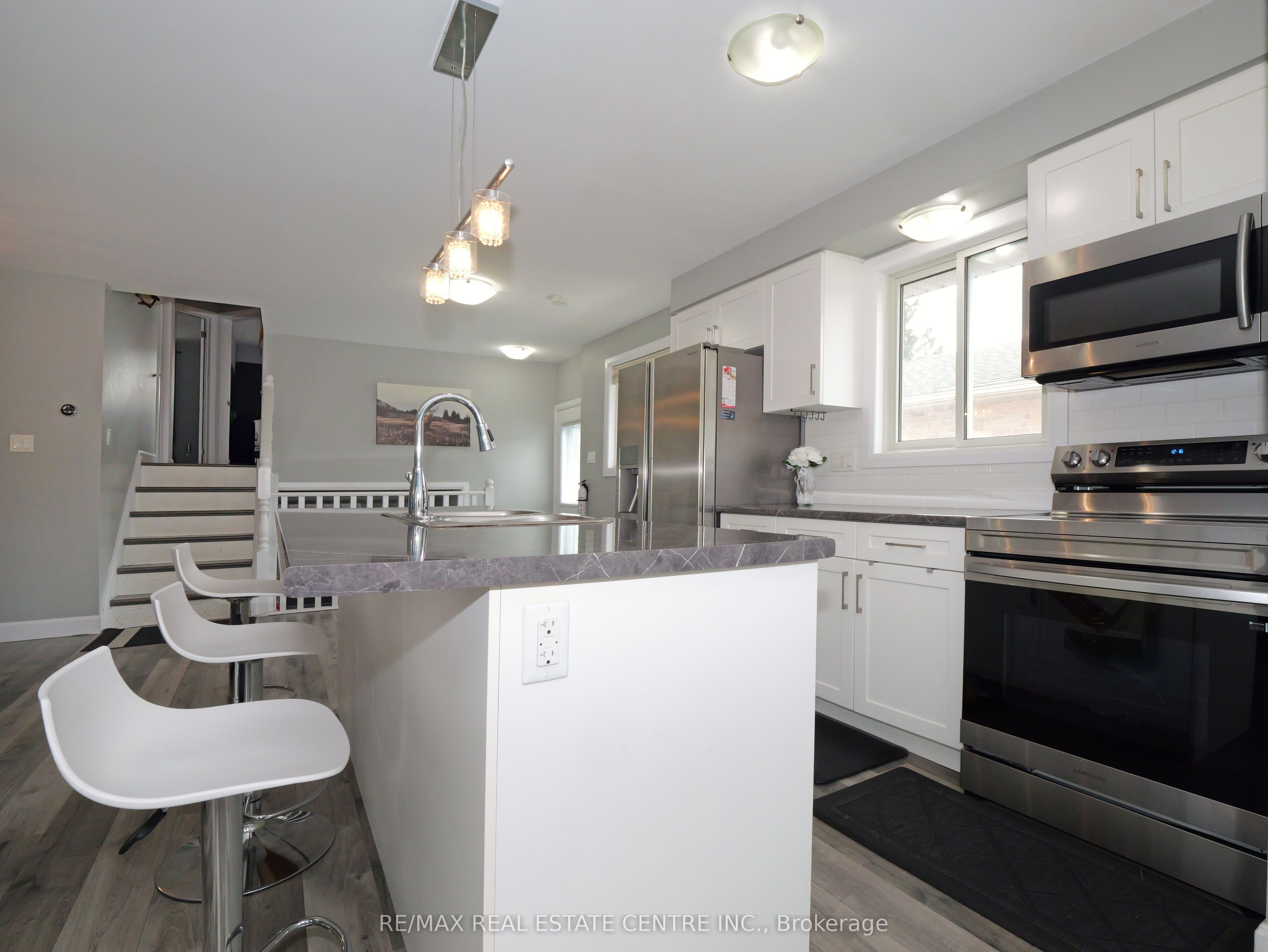 771 Monsarrat Avenue Property Photo 10