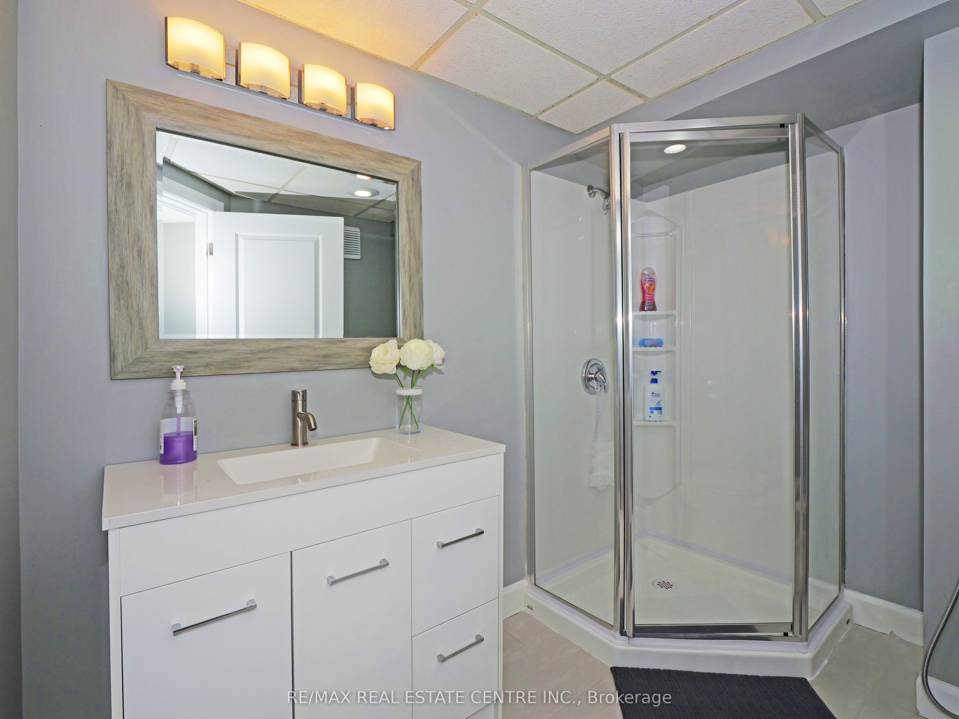 771 Monsarrat Avenue Property Photo 26