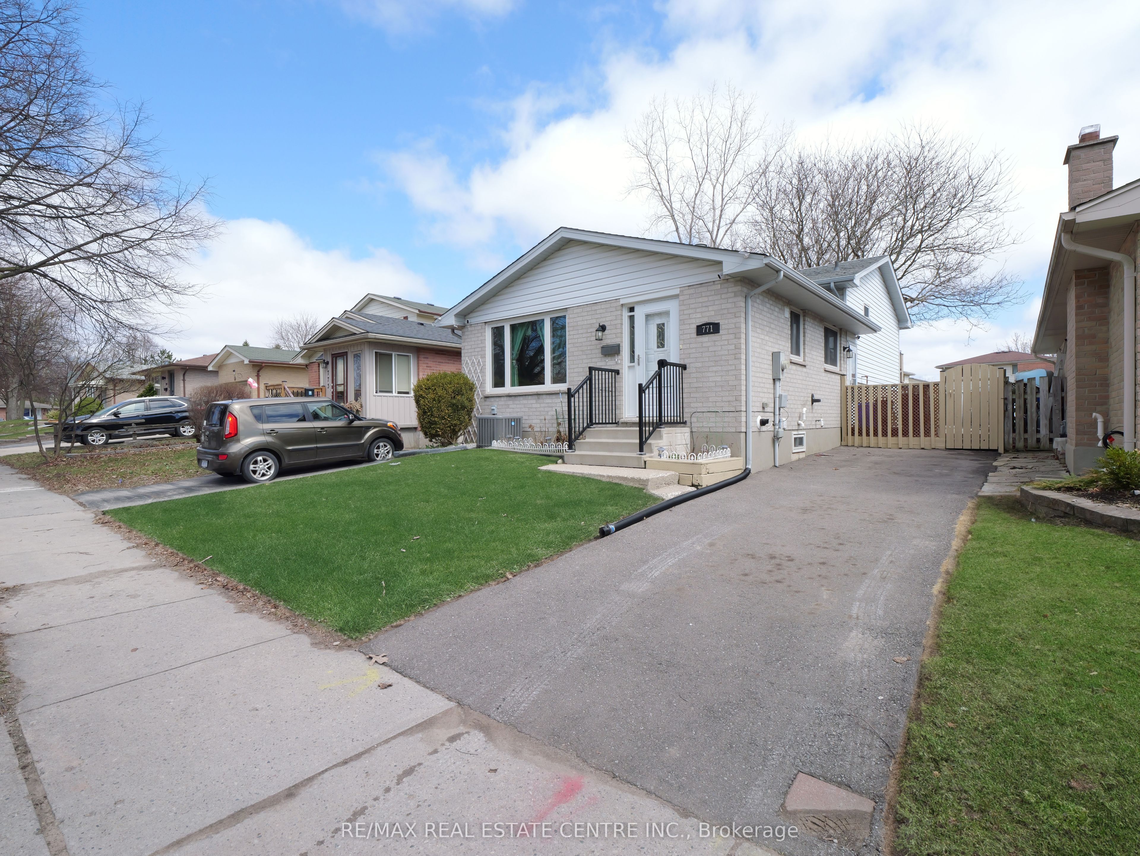 771 Monsarrat Avenue Property Photo 30