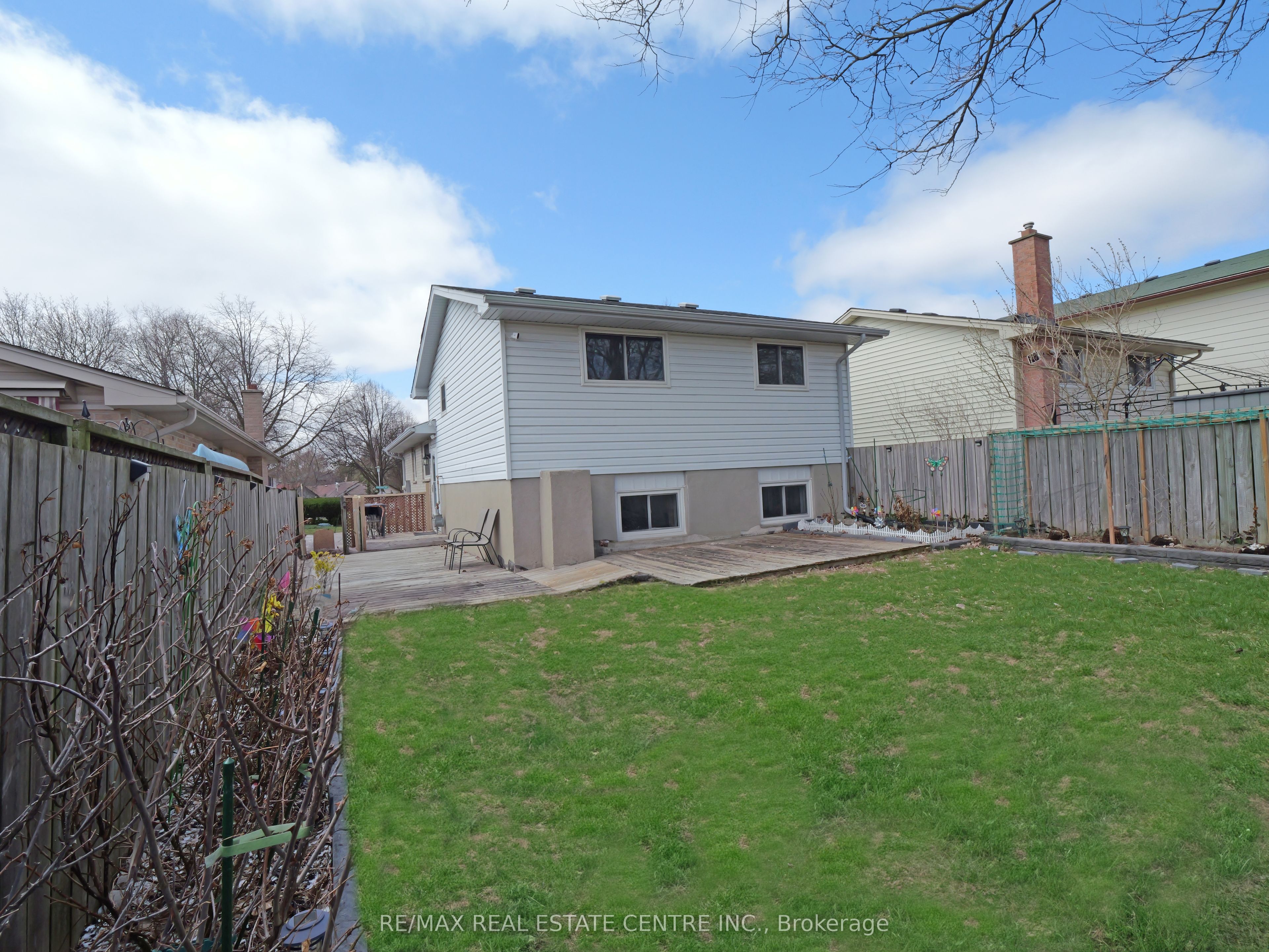 771 Monsarrat Avenue Property Photo 33