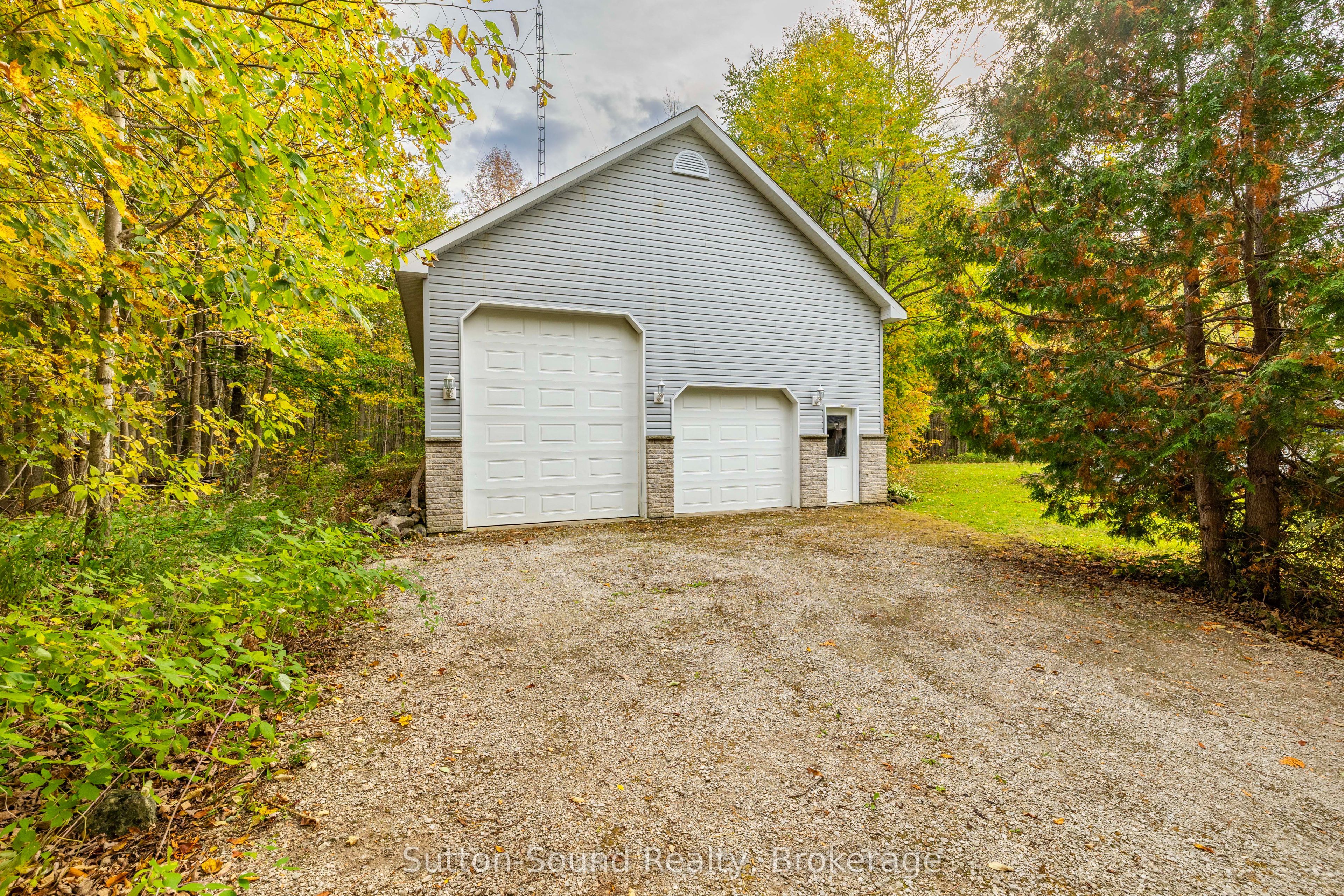 143712 15 Side Road Property Photo 2