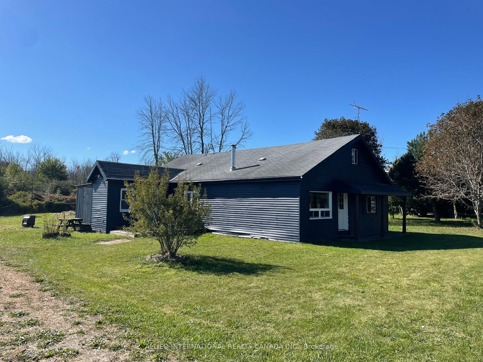537 Burr Road Property Photo 4