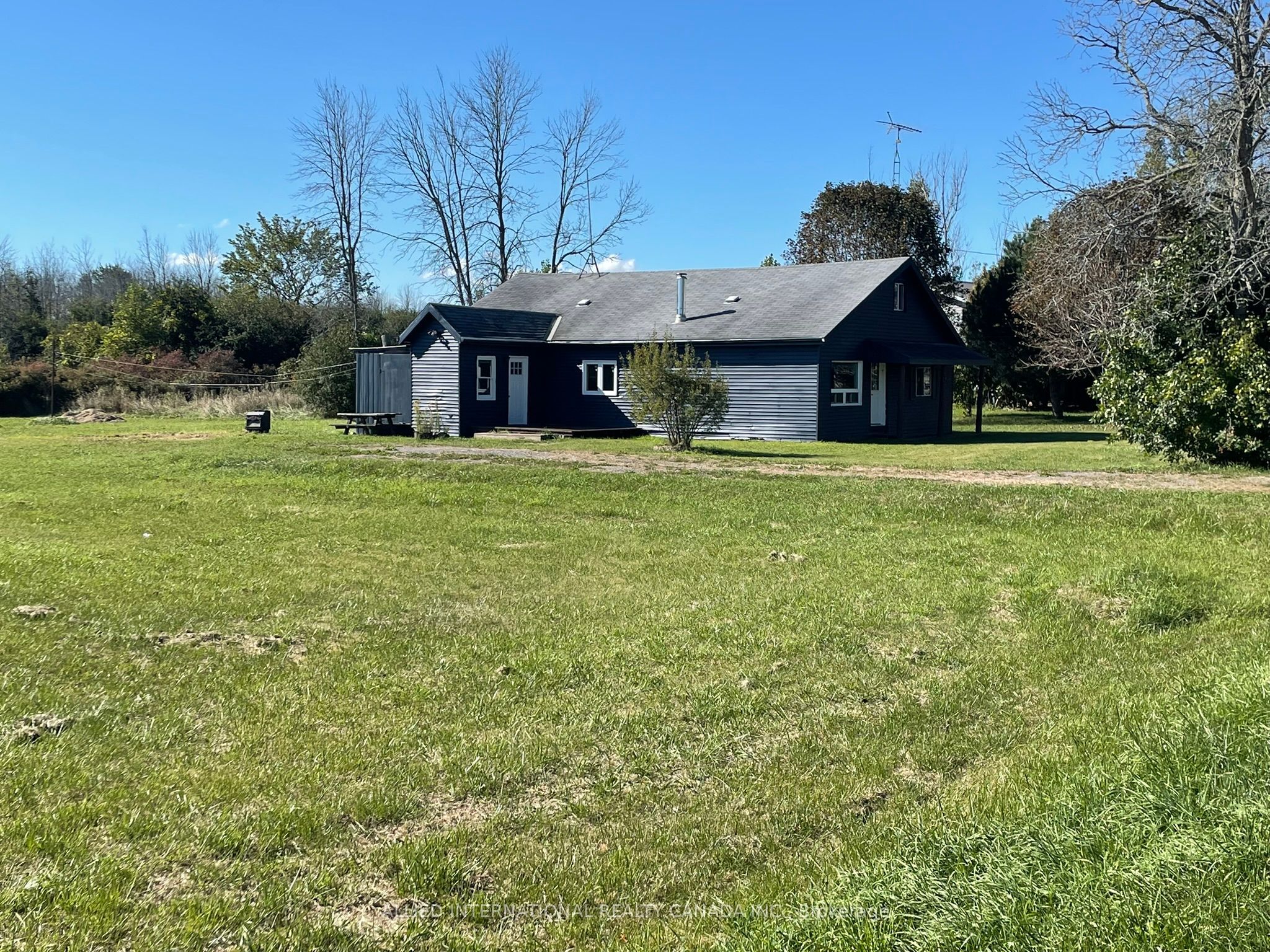 537 Burr Road Property Photo 5