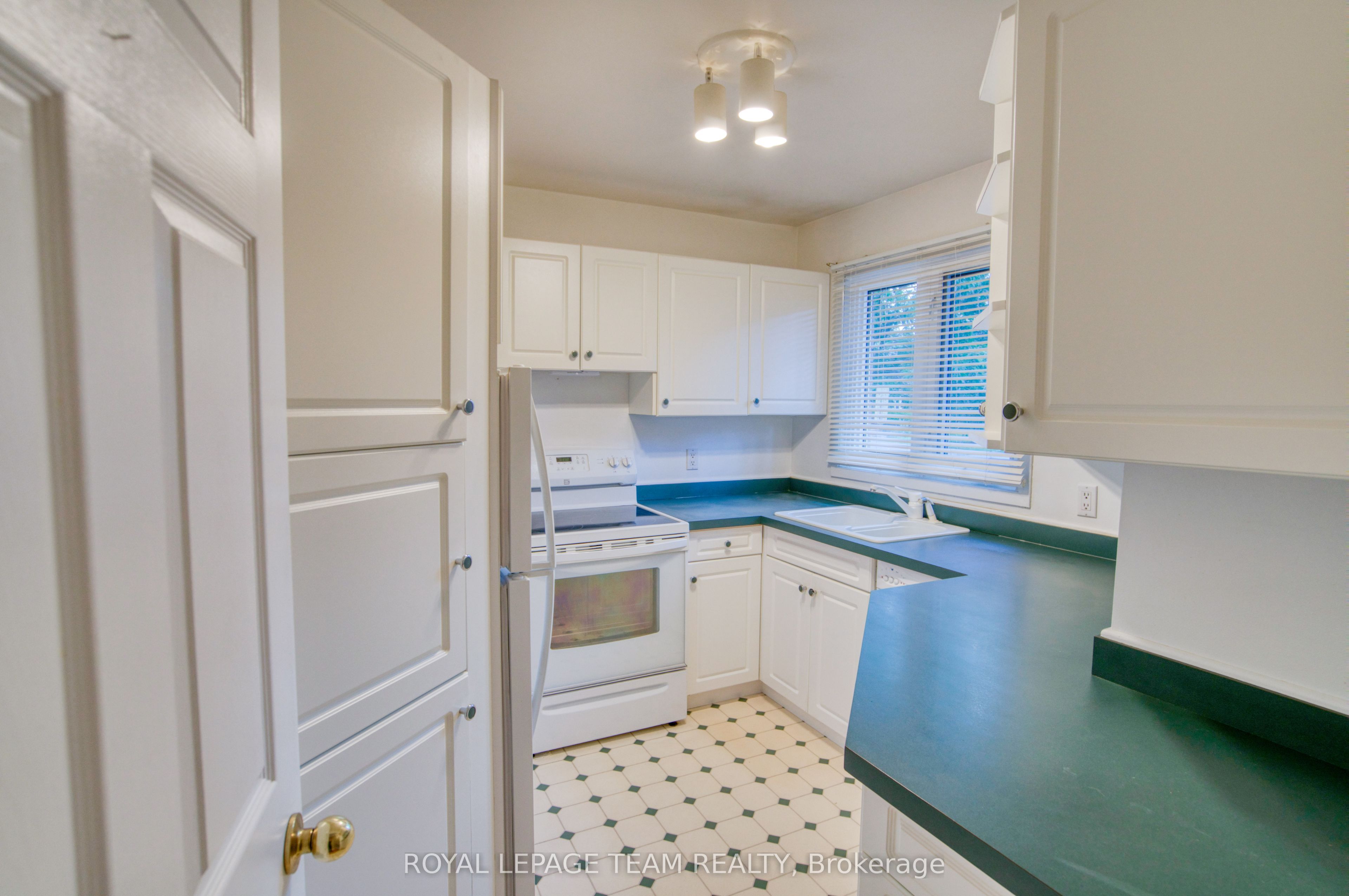 1072 Aldea Avenue Property Photo 9
